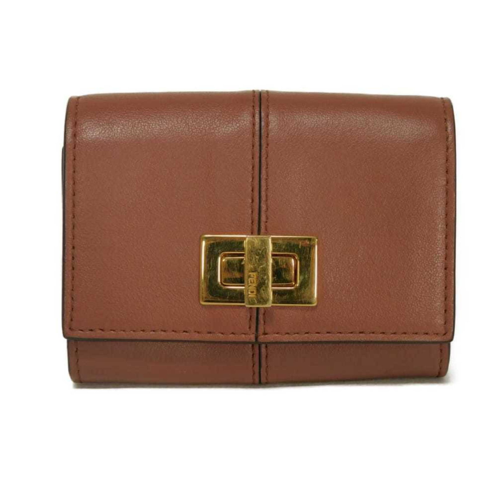 Case Card Fendi: Case Card Fendi The Fendi Case Card is a stylish accessory with a rich brown or navy color, measuring 7.5cm x 10cm x 2.8cm. This compact card case features a sleek design and a subtle size that fits n