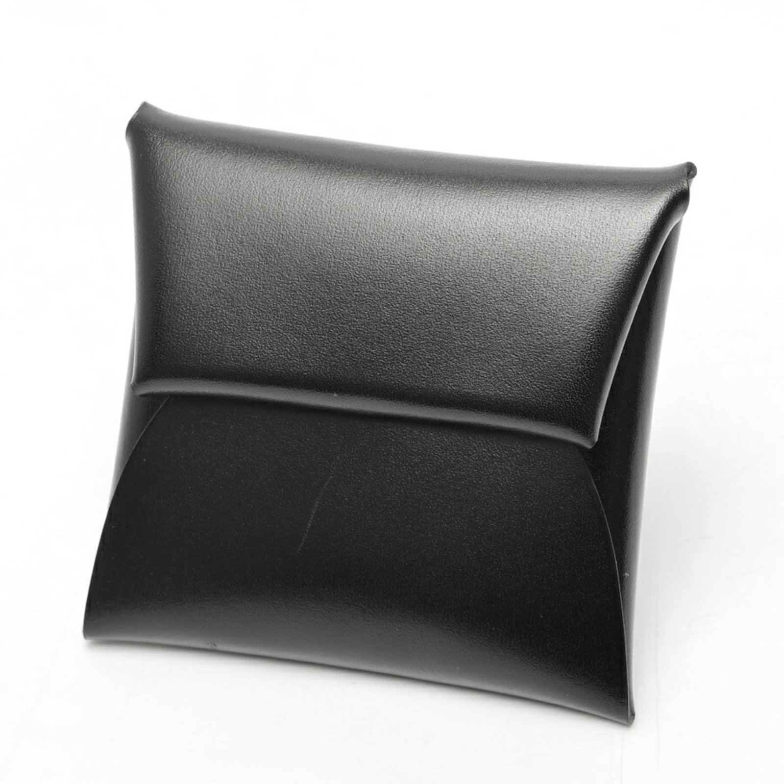 Calf Leather Coin Purse Box Case Hermes: Calf Leather Coin Purse Box Case Hermes Boxed in sleek black, this Calf Leather Coin Purse Box Case from Hermes boasts a compact 8cm x 8cm design, perfect for storing small essentials. Made from