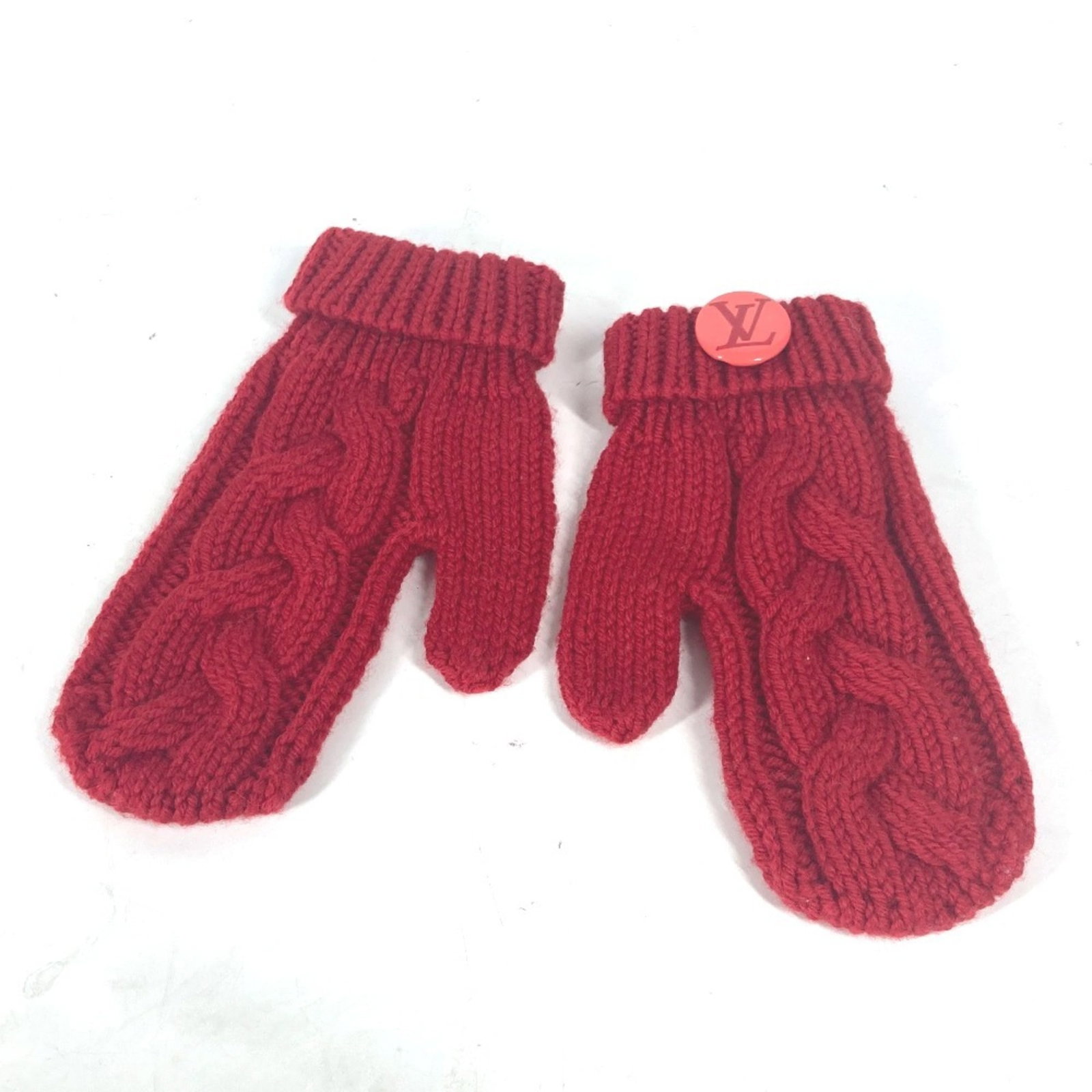 Louis Vuitton Mittens Wool: Louis Vuitton Mittens Wool Red Louis Vuitton Mittens made from wool, presented in a box. Item Specifics: Brand: Louis Vuitton Type: Mittens Gender: Women Color: Red color Material: Wool Accessories: B