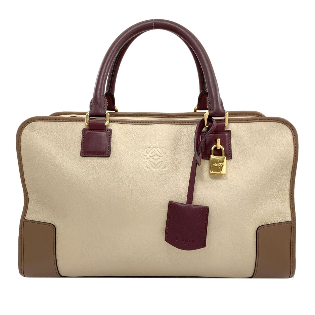 Calf Handbag Loewe Amazona: Calf Handbag Loewe Amazona Beige calf handbag from LOEWE, featuring a classic design with a signature. This stylish bag is made from high-quality calf leather and boasts a timeless aesthetic. Its unde