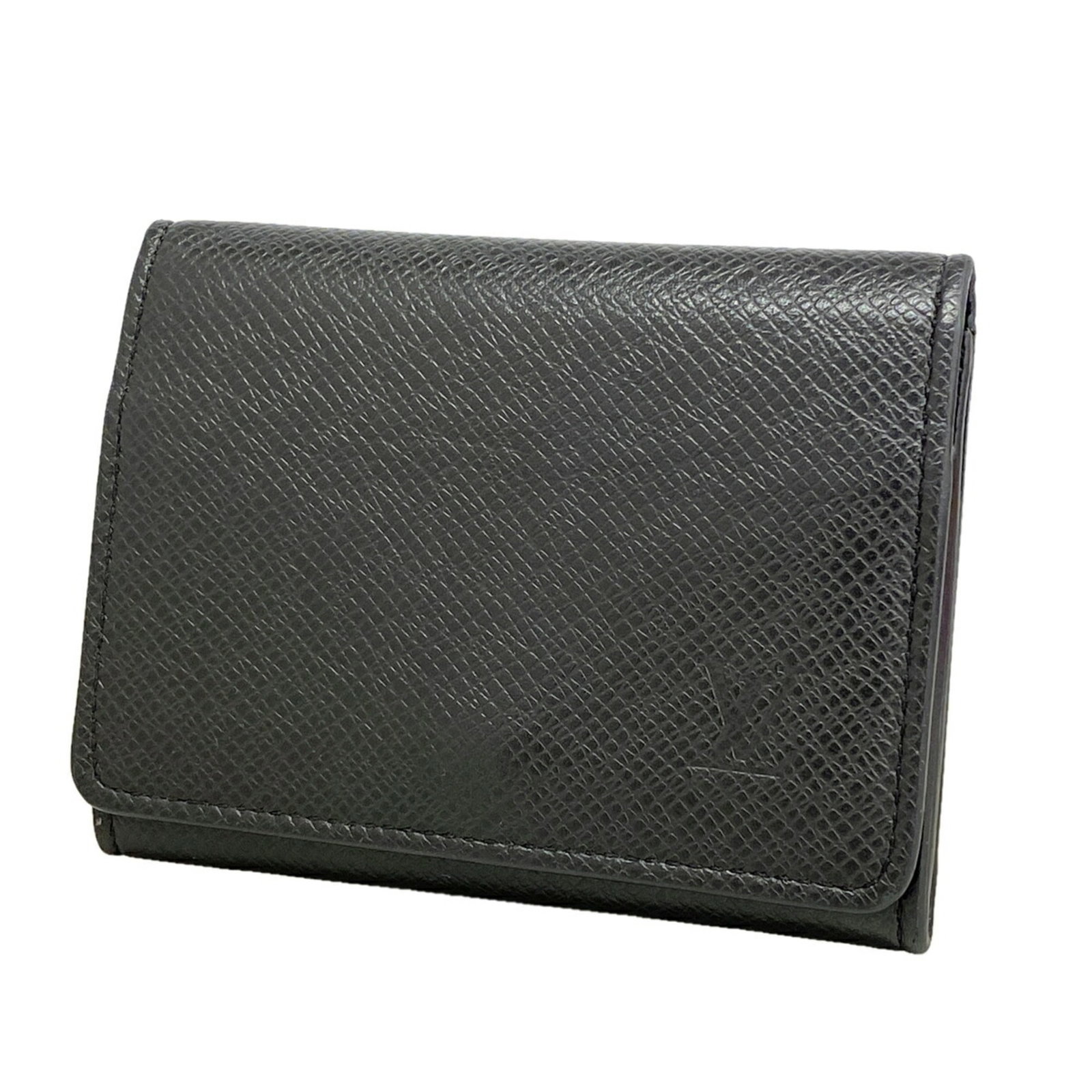 Case Louis Vuitton Card: Case Louis Vuitton Card The Louis Vuitton Card is a compact, Ardoise-colored case that measures 8.5cm x 10.5cm x 1.5cm, making it a versatile accessory for everyday use. Its sleek design and durable c