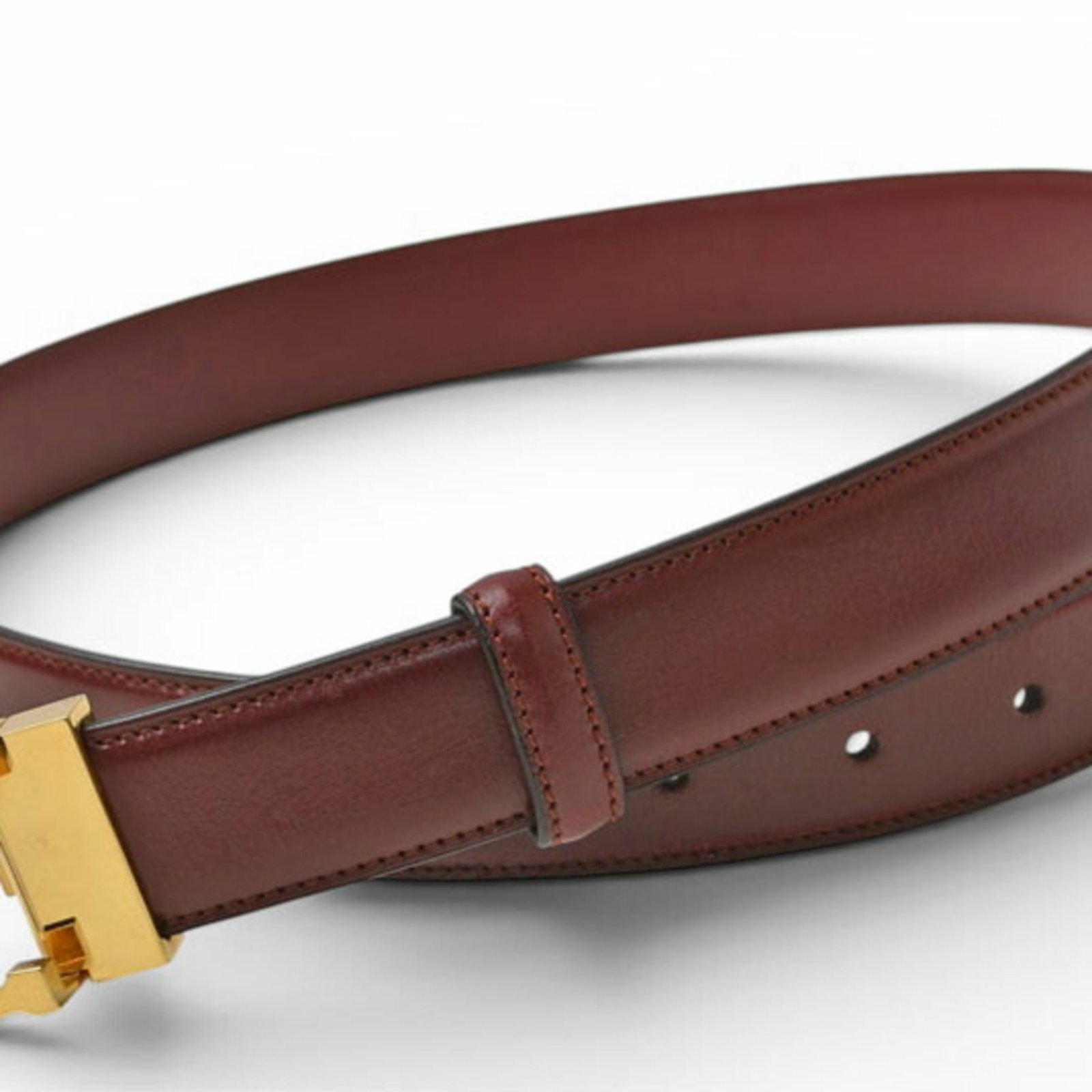 Standard Belt Cartier: Standard Belt Cartier Bordeaux leather strap, 5 adjustable holes, and a metal buckle make this Cartier standard belt a versatile accessory. Measuring 73-83cm in length, it offers a comfortable fit for