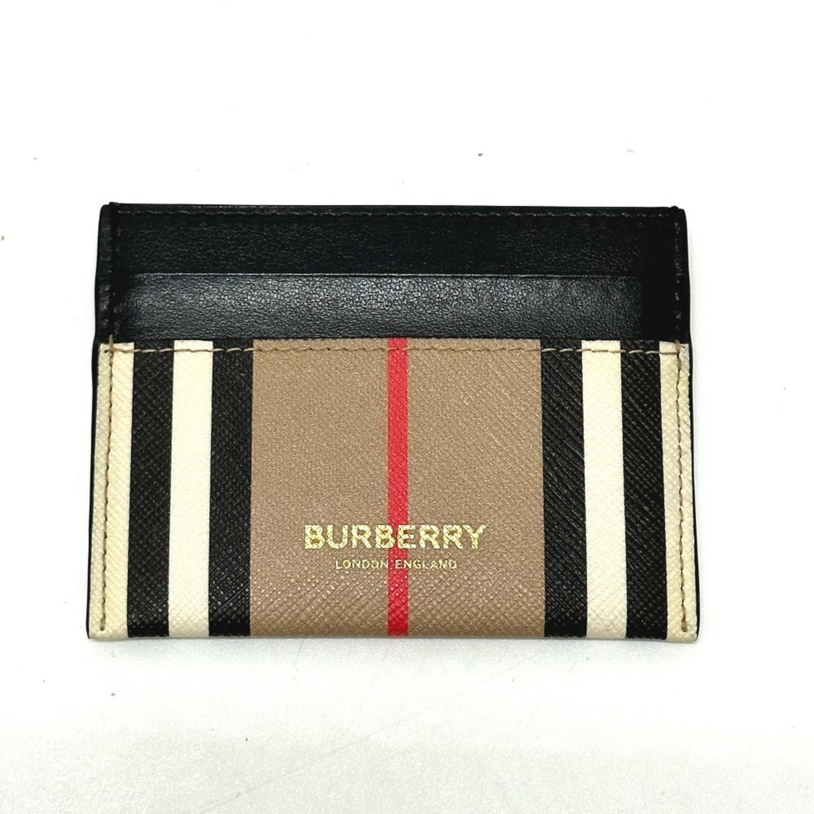 Burberry Cover Leather Passport: Burberry Cover Leather Passport Item Specifics: Brand: Burberry Type: Passport cover Gender: Men,Women Color: Beige, Black Material: Leather Size (HxWxD): 7.5cm x 10cm / 2.95'' x 3.93'' Accessories: B