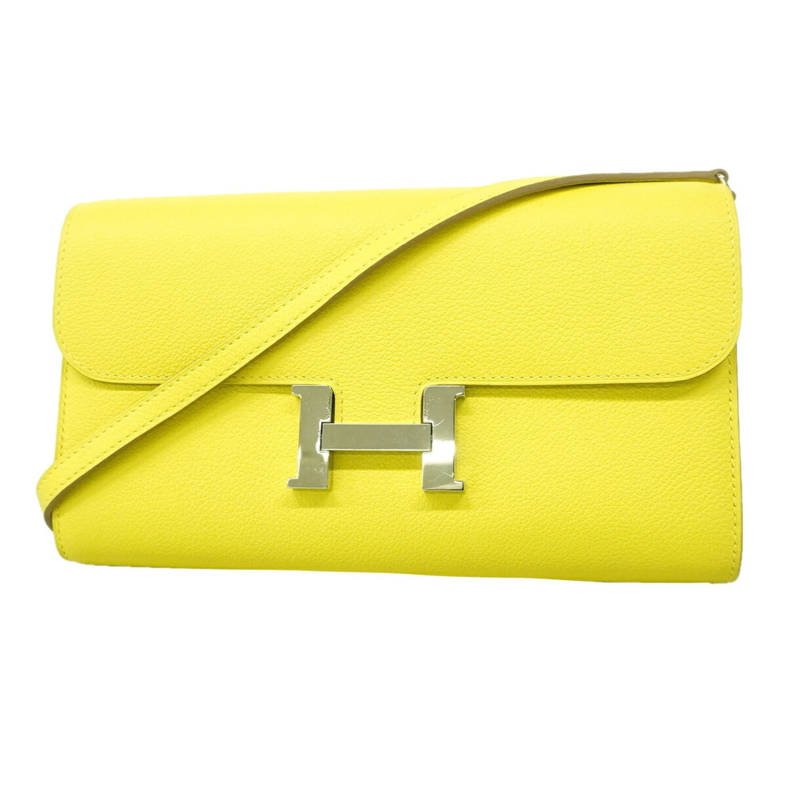 Hermes Chain Shoulder Wallet: Hermes Chain Shoulder Wallet The Hermes Chain Shoulder Wallet boasts a vibrant lime color and sleek chain design, measuring 12.5cm x 20cm x 3.5cm. Its compact size and lightweight construction make
