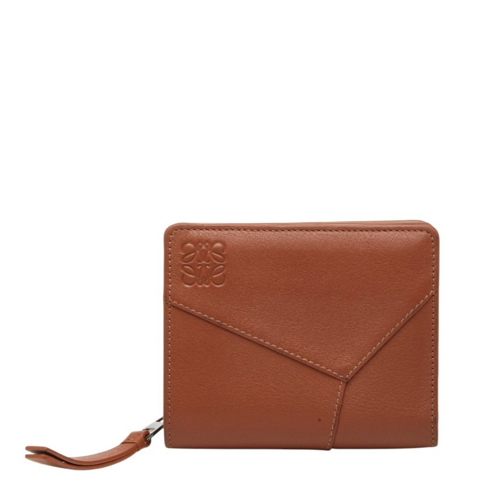 Loewe Wallet (Bi-Fold) Leather: Loewe Wallet (Bi-Fold) Leather Brown Loewe bi-fold leather wallet with a size of 9cm x 11cm x 2.5cm. This wallet features high-quality leather material and a classic design. The Loewe brand is known