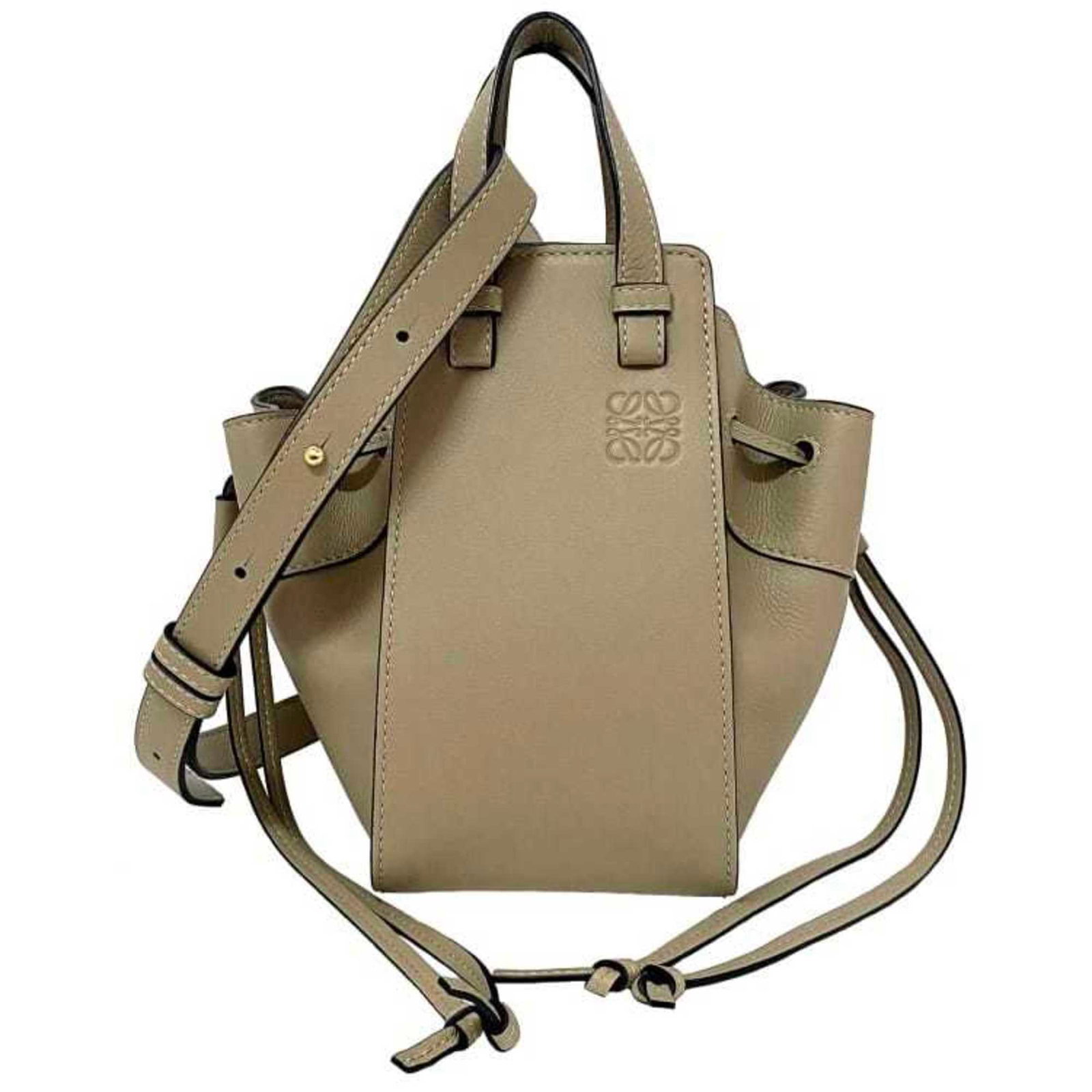 Shoulder Bag Leather Loewe Handbag: Shoulder Bag Leather Loewe Handbag The Loewe Hammock shoulder bag is a timeless piece crafted from high-quality calfskin leather. Its understated beige color and open pocket make it a versatile