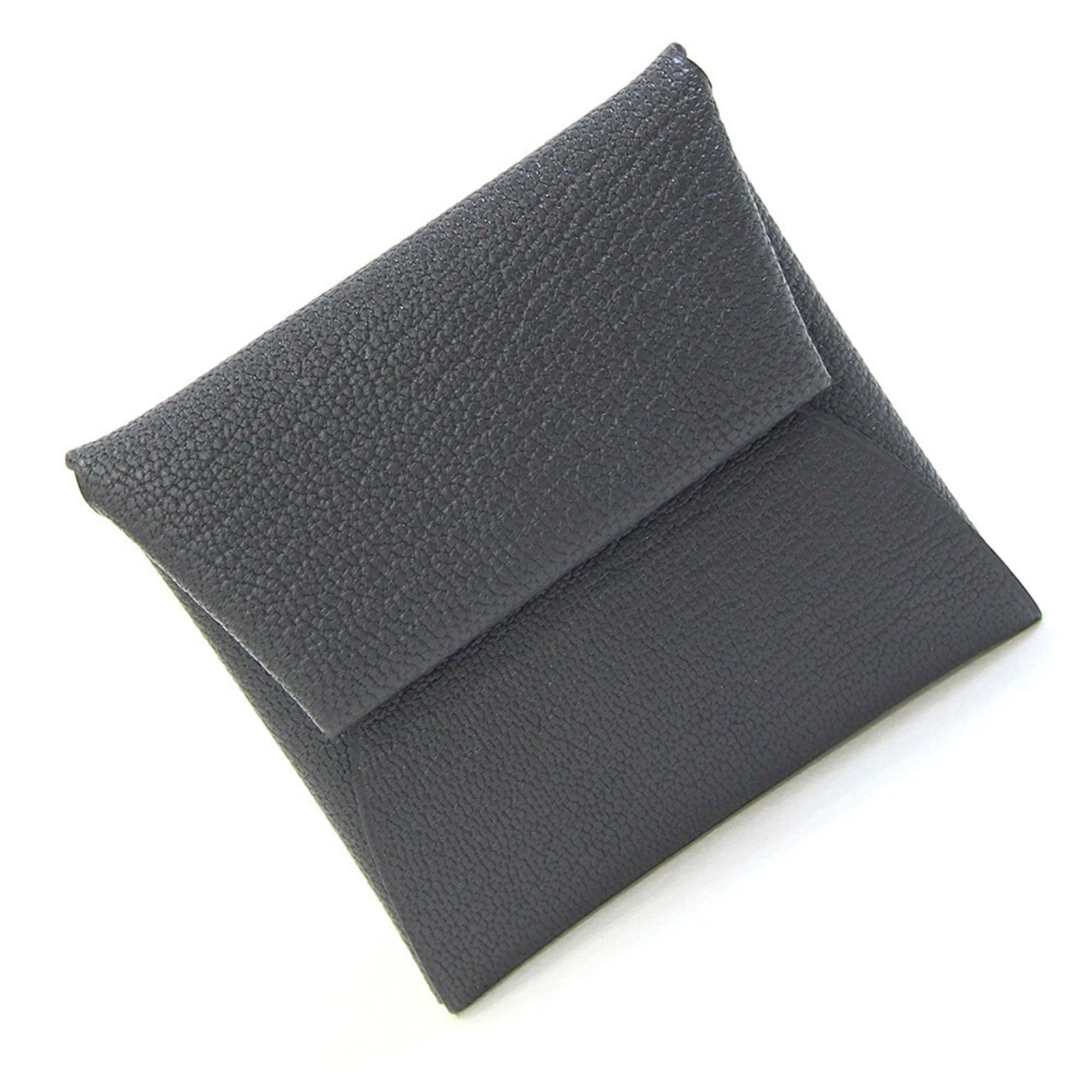 Hermes Coin Case Leather Purse Chevre: Hermes Coin Case Leather Purse Chevre Chevre leather purse from Hermes, featuring the Ardoise and Blue Hydra colors, bears a signature. Made in France, this coin case purse is crafted from