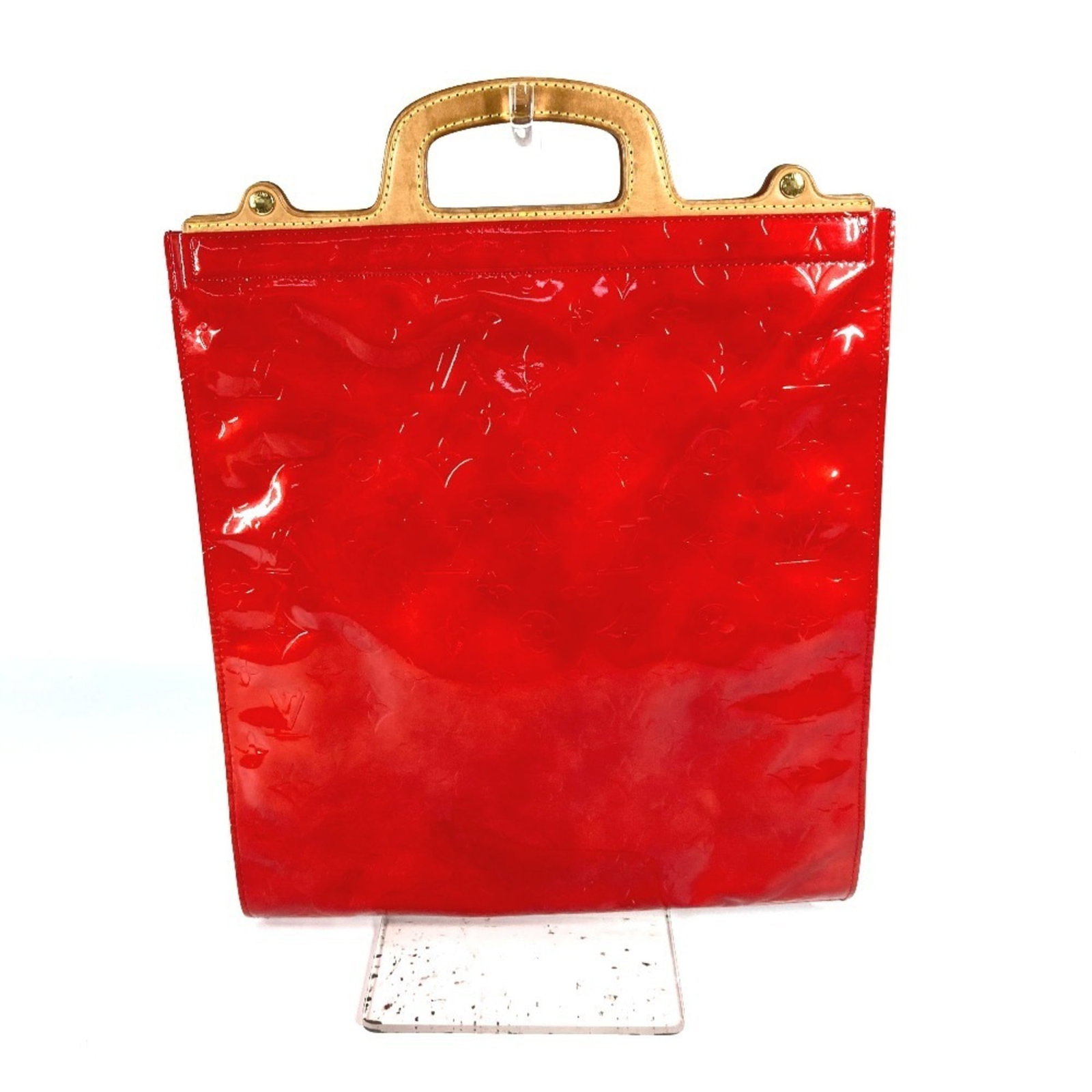 Louis Vuitton Monogram Vernis Bag Tote: Louis Vuitton Monogram Vernis Bag Tote Louis Vuitton's iconic Monogram Vernis design is showcased in this stunning red tote bag, featuring the signature pattern in a rich, glossy finish. The bag's spa