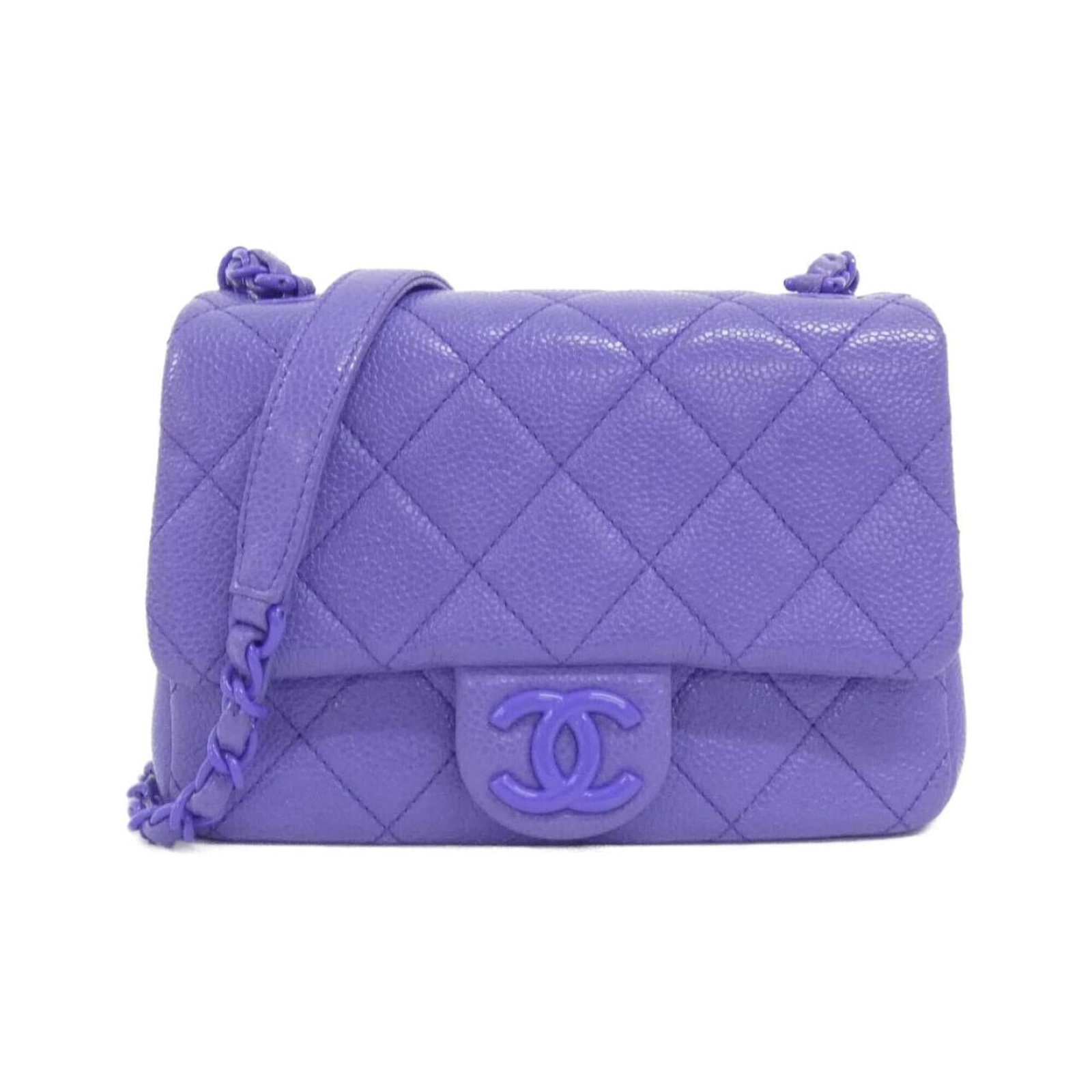 Calfskin Grained Chanel Bag Shoulder: Calfskin Grained Chanel Bag Shoulder Calfskin Grained Chanel Bag Shoulder features a rich purple hue and a distinctive grained calfskin material, adding a touch of sophistication to any outfit.