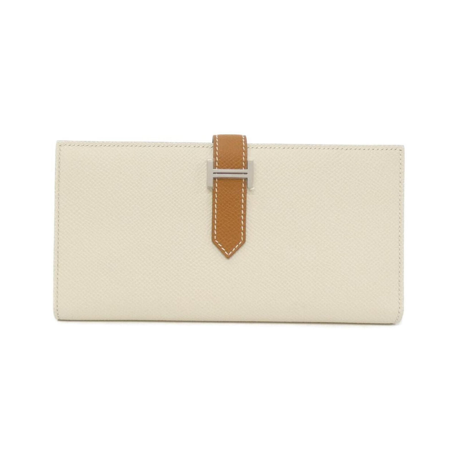 Epsom Leather Bi fold Wallet Hermes: Epsom Leather Bi fold Wallet Hermes Epsom leather, a luxurious and supple material, is used to craft this bi-fold wallet from the Hermes brand. The wallet measures 9cm x 18cm x 1.5cm and features a