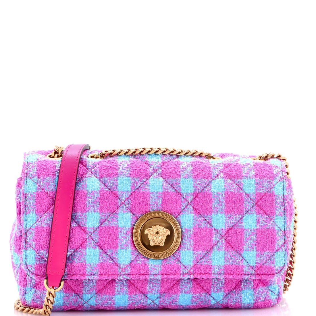 Versace Medusa Icon Chain Flap Bag Quilted Tweed East West: Versace Medusa Icon Chain Flap Bag Quilted Tweed East West The Versace Medusa Icon Chain Flap Bag Quilted Tweed East West boasts a striking pink tweed exterior, adorned with the iconic Medusa logo,