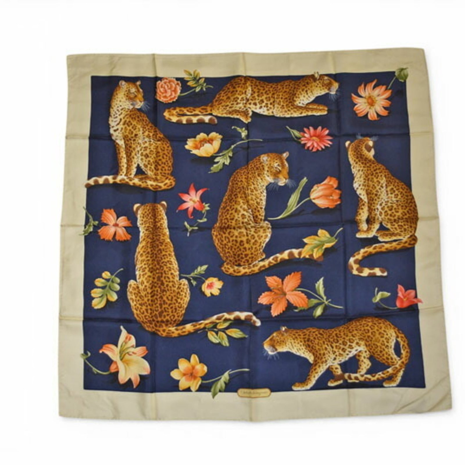 Ferragamo Silk Scarf Salvatore: Ferragamo Silk Scarf Salvatore Silk scarf from Salvatore Ferragamo, crafted in Italy, features a classic cream and navy color combination. Measuring 88cm x 88cm, this 34.64'' x 34.64'' scarf is made f
