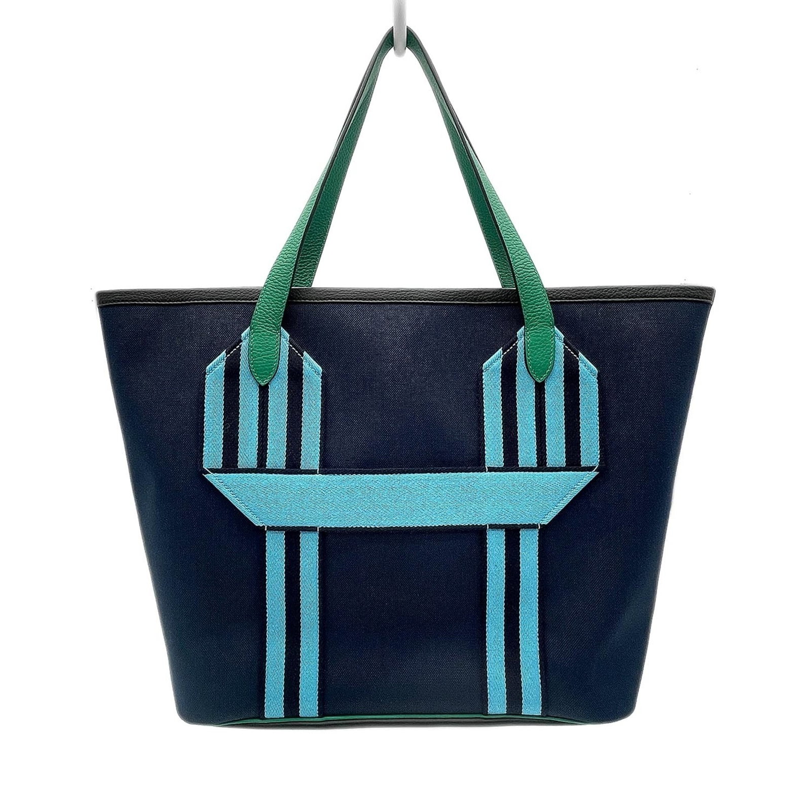 Tote bag clemence taurillon hermes leather: Tote bag clemence taurillon hermes leather Taurillon clemence leather tote bag from Hermes, featuring a classic navy color and precise measurements of 36cm x 37cm x 17.5cm. This stylish bag boasts a