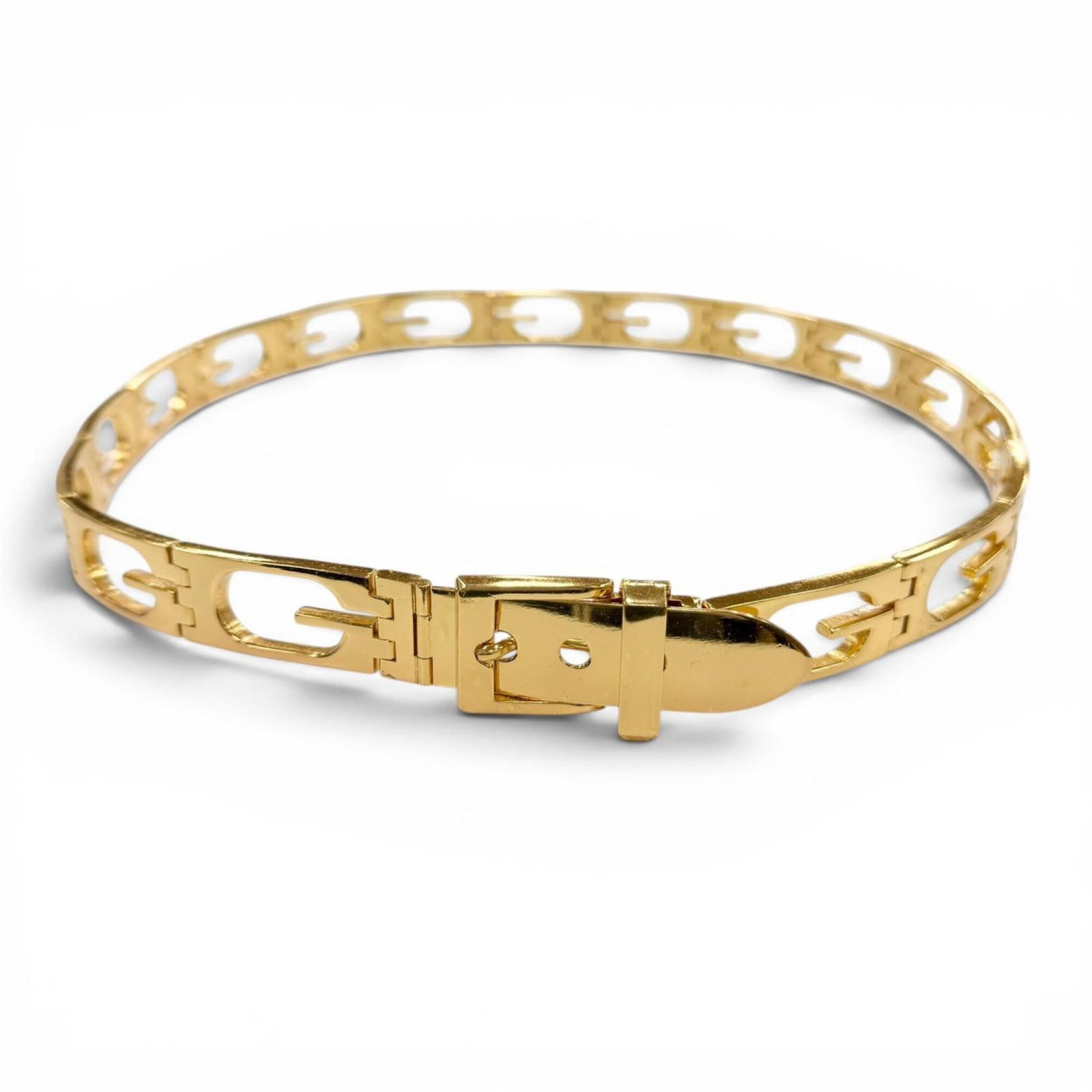 Chain Belt Gucci: Chain Belt Gucci Chain belt in gold metal, 77cm-80cm in length, bearing a signature. Item Specifics: Brand: Gucci Country of Origin: Italy Type: Chain belt Gender: Women Material (Strap): Metal