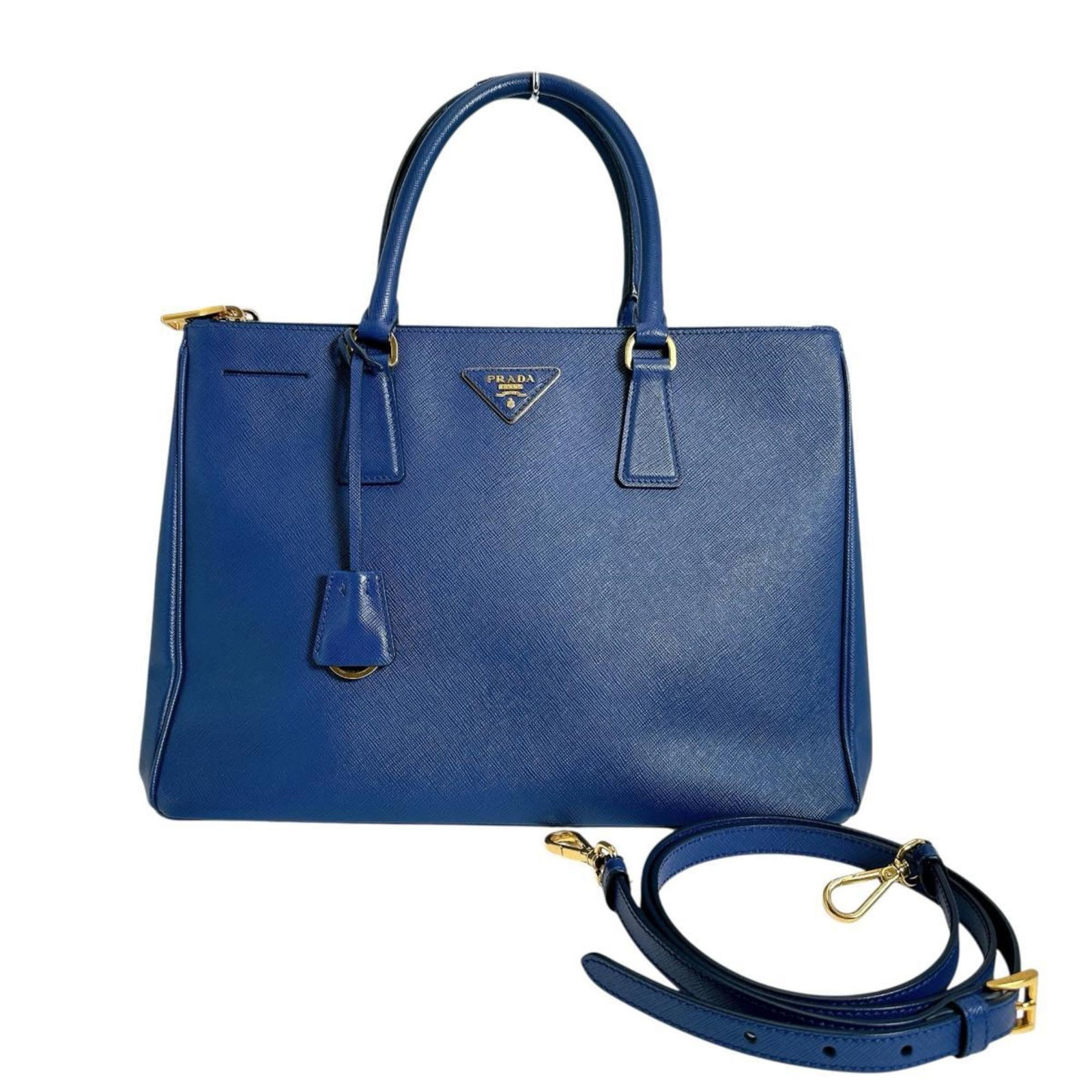 Prada Handbag Shoulder Bag Leather: Prada Handbag Shoulder Bag Leather Prada Country of Origin: Italy, a renowned luxury brand, presents this exquisite leather shoulder bag. Made from high-quality leather, this stylish bag features a