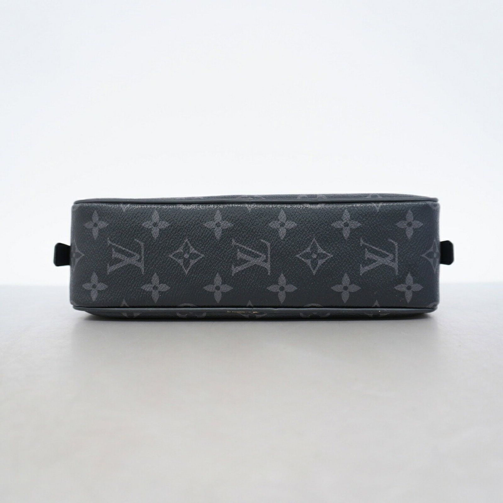 Louis Vuitton Pouch - 3