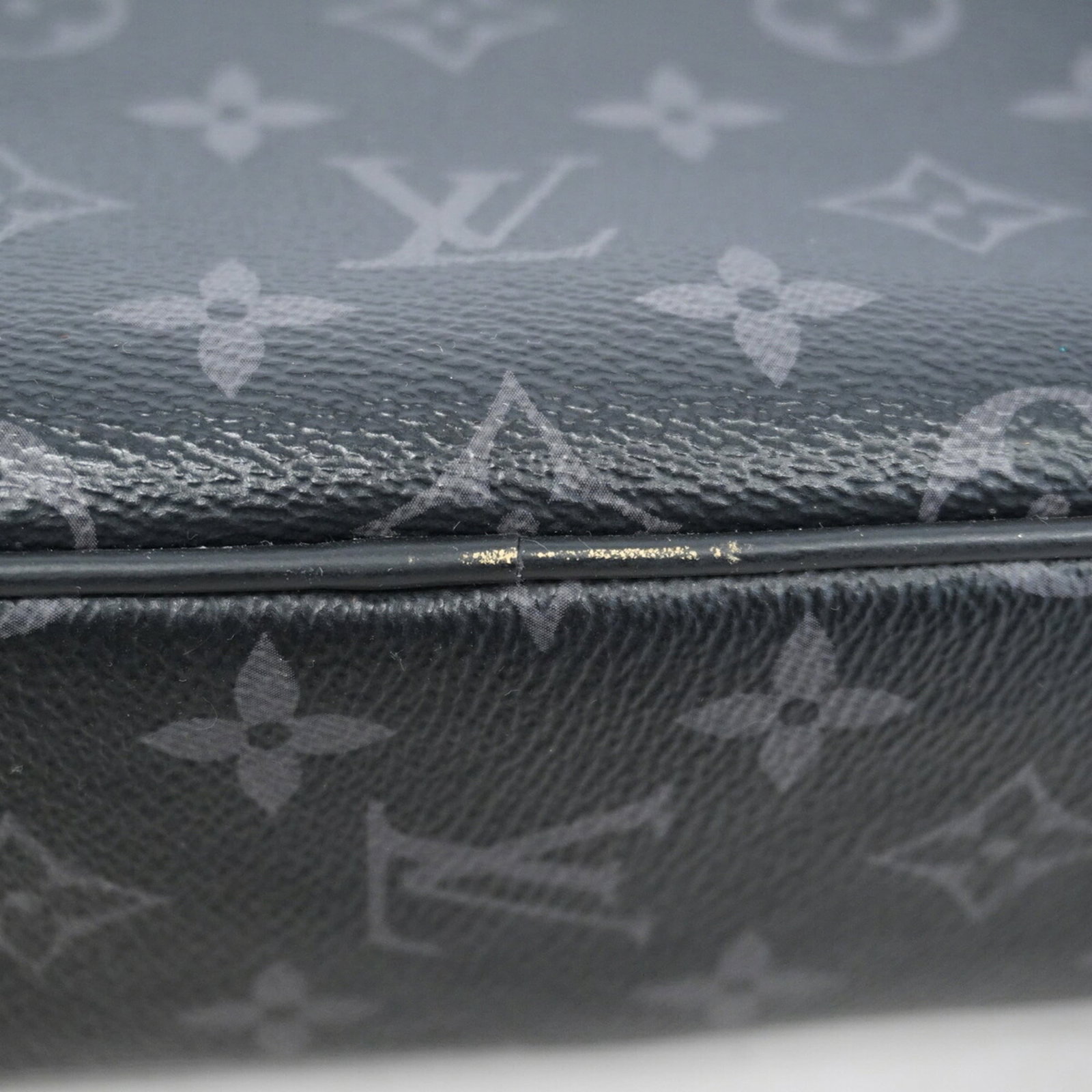 Louis Vuitton Pouch - 6