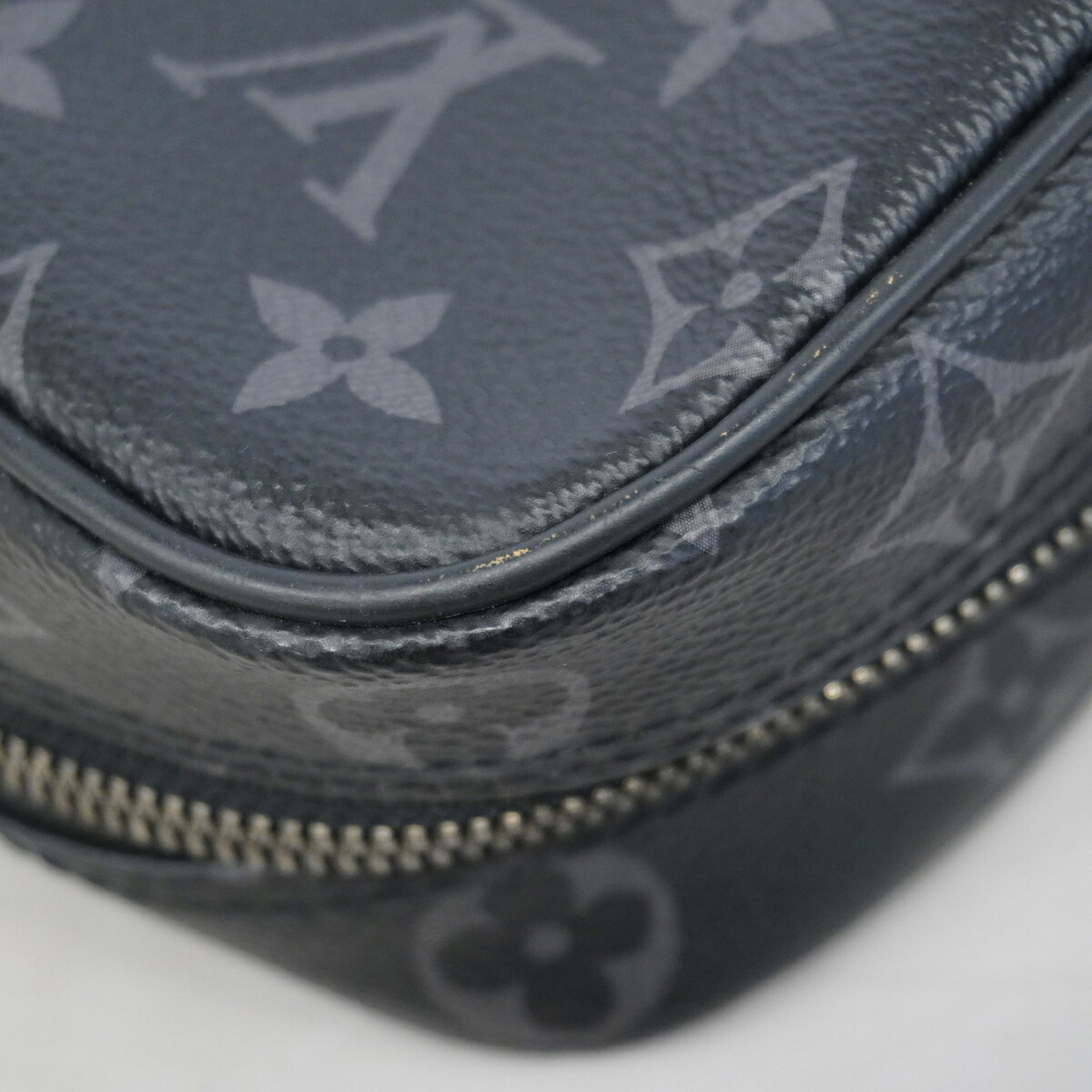 Louis Vuitton Pouch - 7