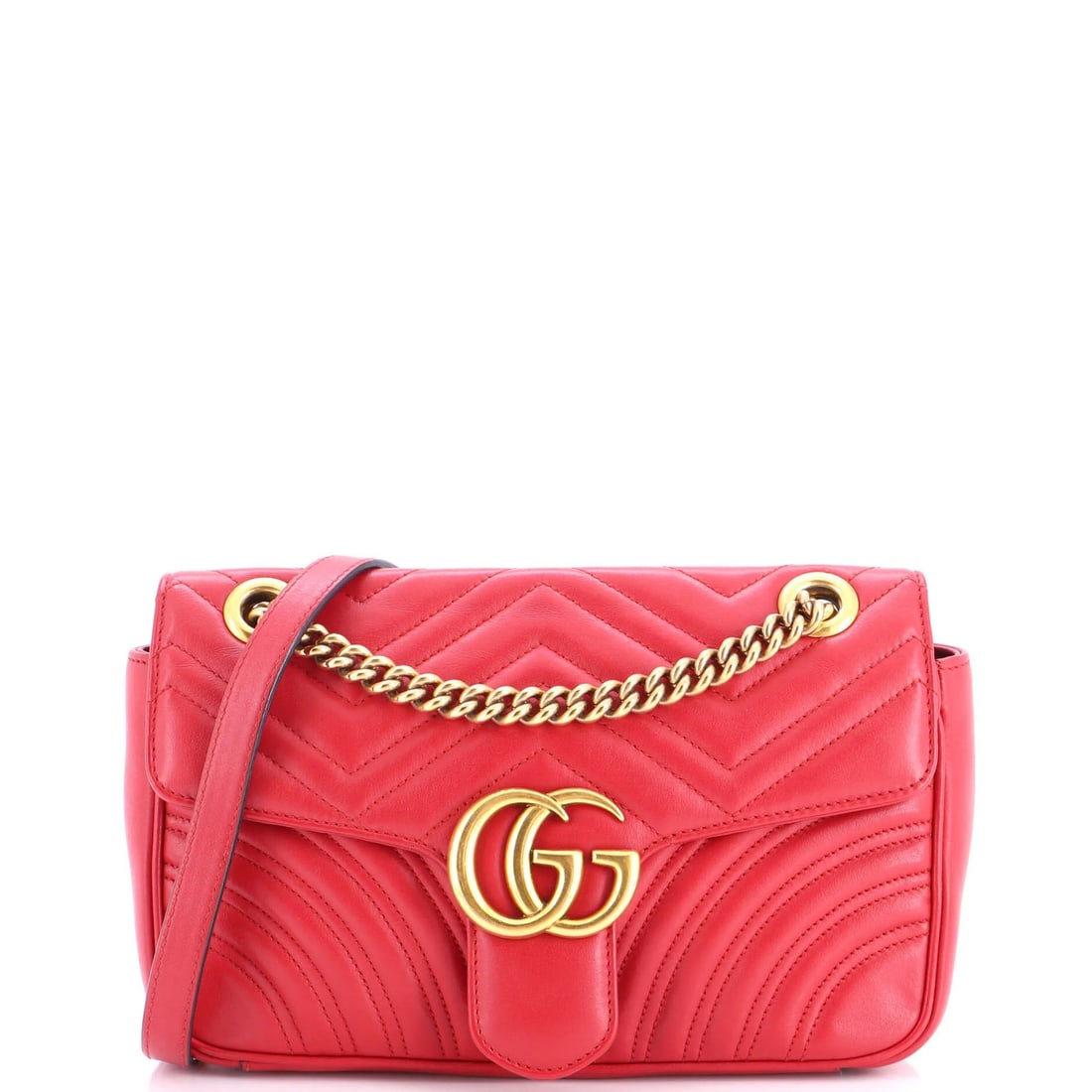 Marmont Matelasse Medium Leather Bag Flap Gucci GG: Marmont Matelasse Medium Leather Bag Flap Gucci GG Red Marmont Matelasse Medium Leather Gucci GG Flap Bag with Gold Hardware, featuring a classic shoulder bag design and touch-up on base corners and