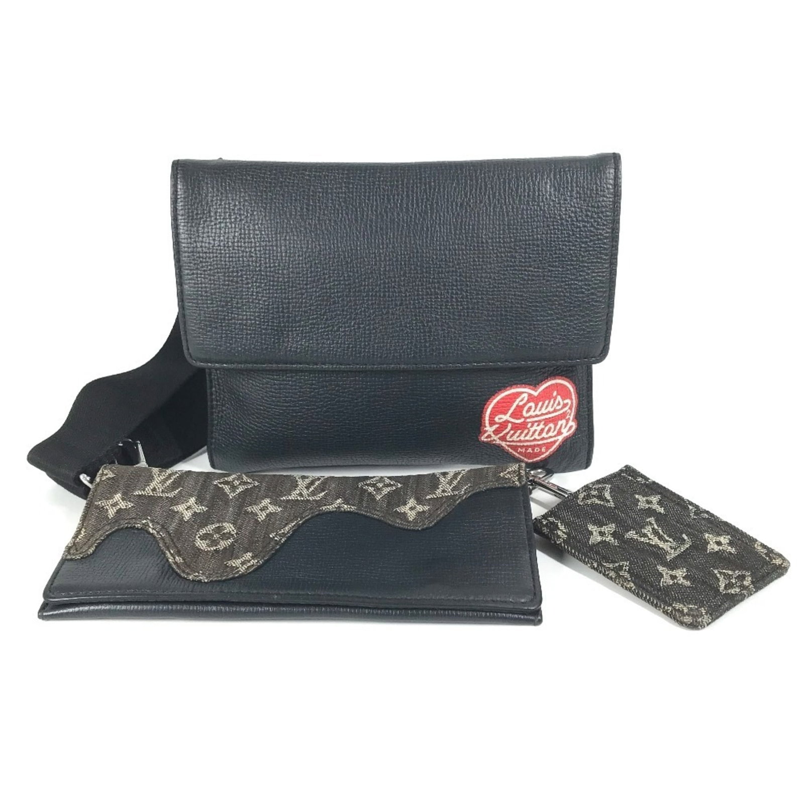 Pouch Bag Monogram Louis Vuitton Denim Shoulder: Pouch Bag Monogram Louis Vuitton Denim Shoulder Monogram Denim Louis Vuitton Pouch Bag is a stylish shoulder bag made from high-quality Monogram Denim material, featuring the iconic Louis Vuitton