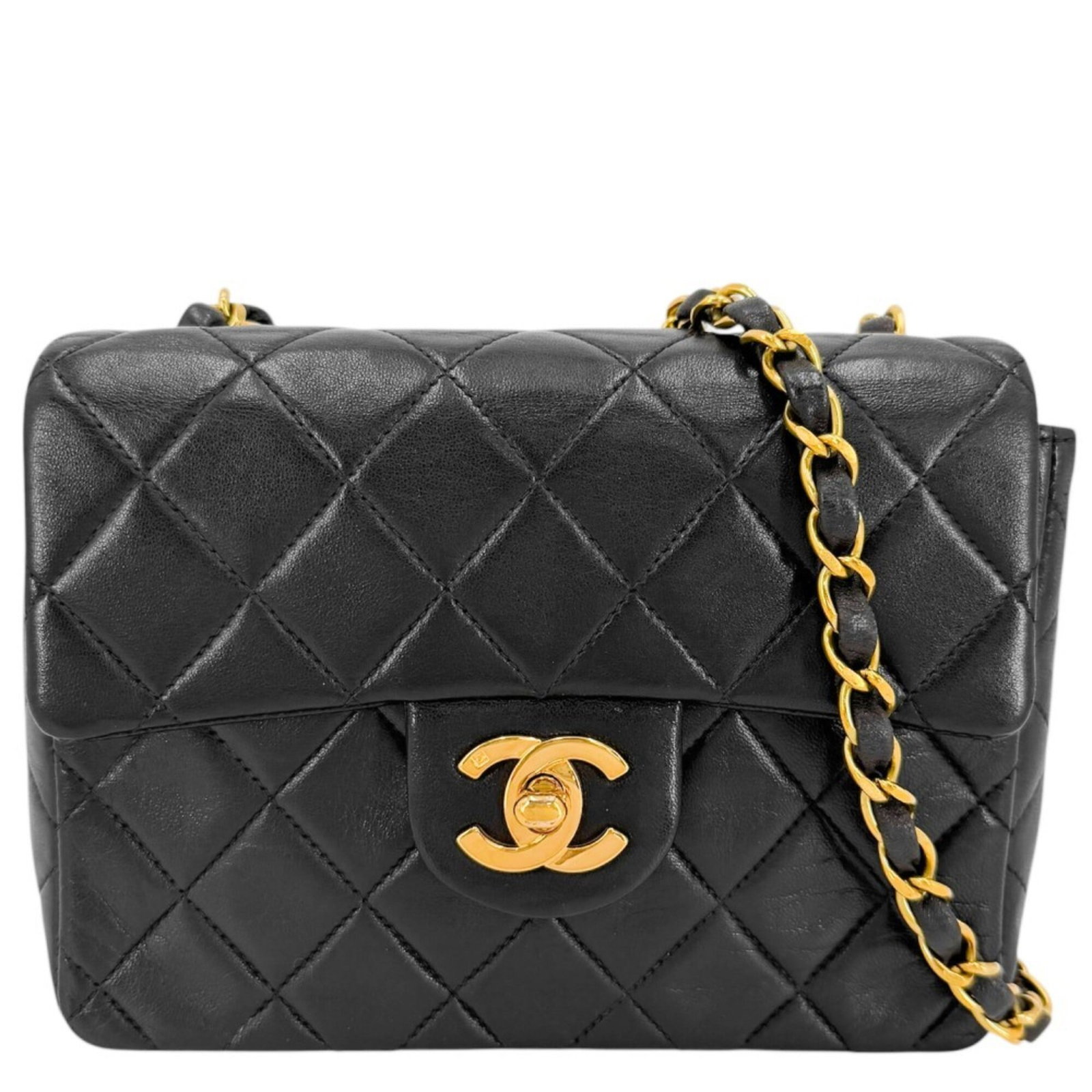 Shoulder Bag Leather Chanel: Shoulder Bag Leather Chanel Black lambskin leather shoulder bag from Chanel, measuring 13cm x 17cm x 6.5cm, with a 107cm strap length. This vintage shoulder bag features high-quality leather