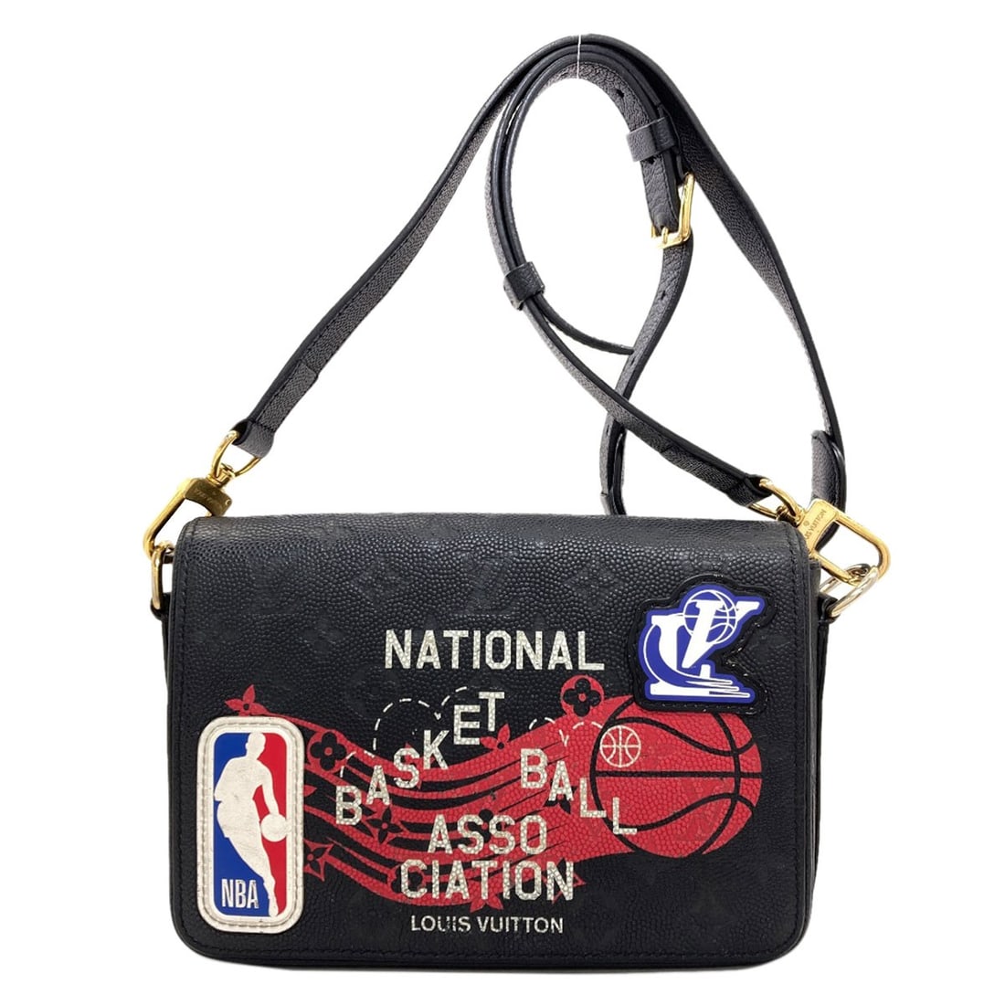 Louis Vuitton M58498 Studio Messenger Bag Nba Collaboration Shoulder Bag: Louis Vuitton M58498 Studio Messenger Bag Nba Collaboration Shoulder Bag Black Empreinte Louis Vuitton M58498 Studio Messenger Bag, featuring a signature from the artist, is a stylish shoulder bag.