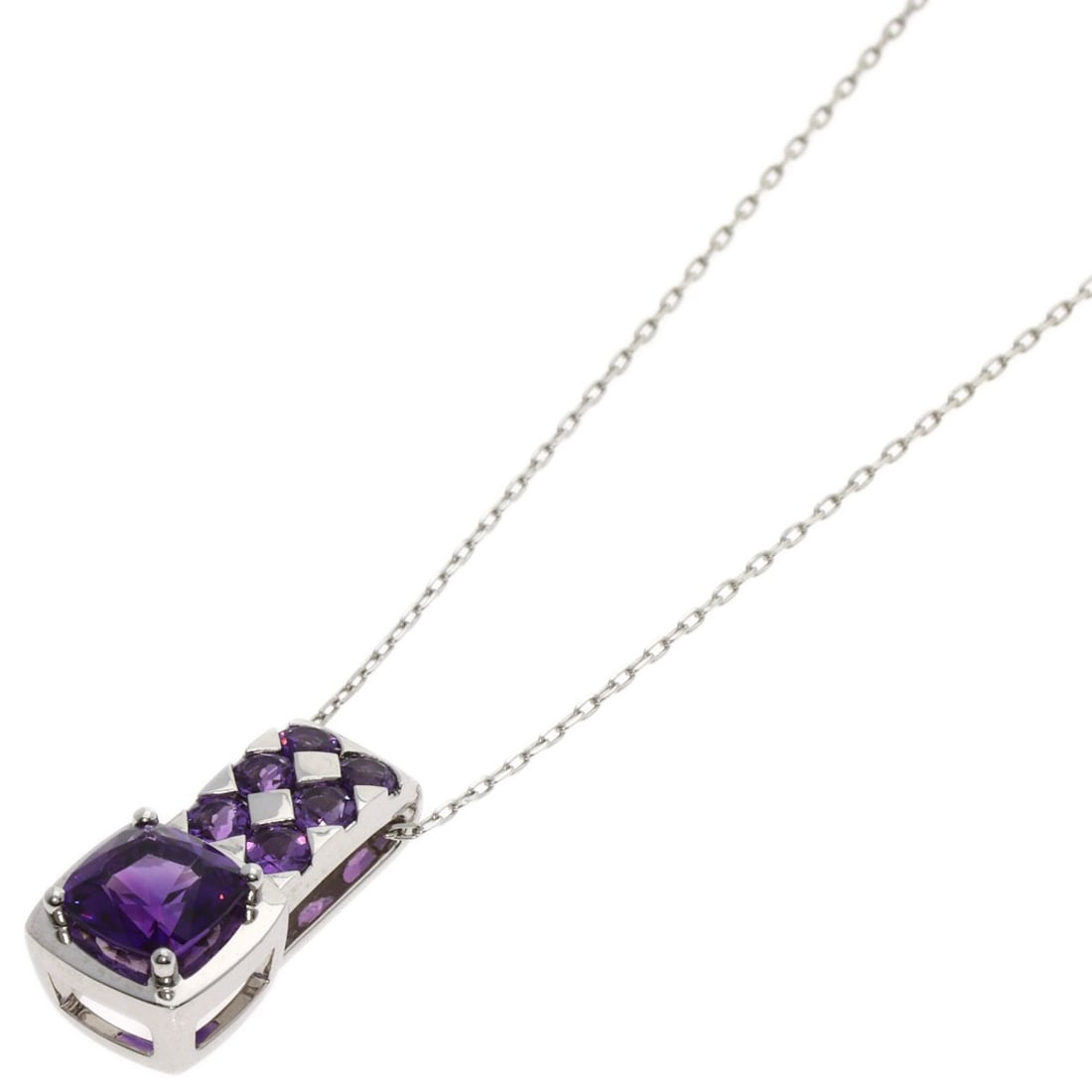 K18 White Gold Amethyst Necklace Tasaki: K18 White Gold Amethyst Necklace Tasaki K18 White Gold Amethyst Necklace Tasaki boasts a striking silver-toned exterior and features a high-quality amethyst as its main stone, set in K18 white gold. T