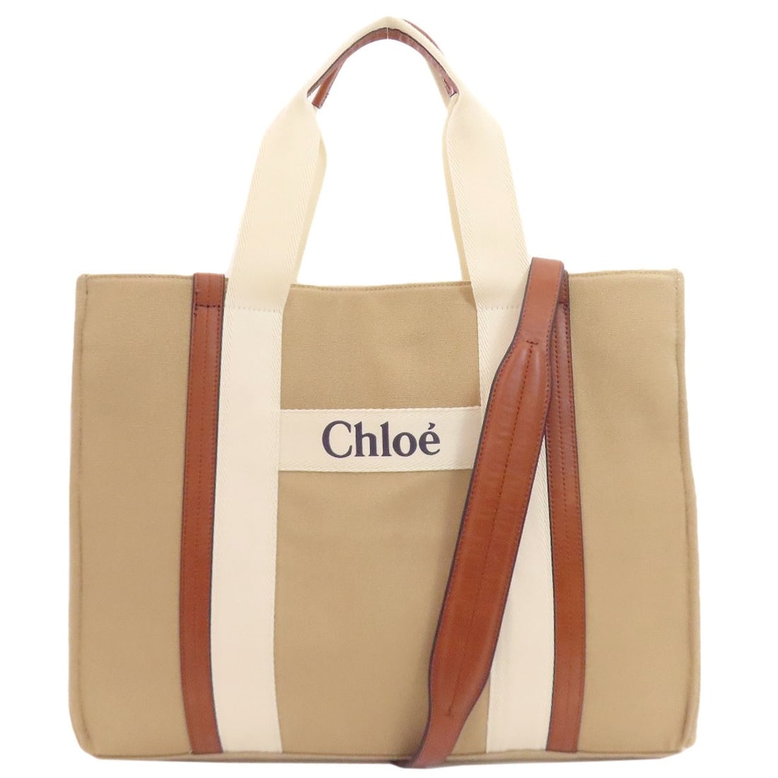 Canvas tote bag by Chloe: Canvas tote bag by Chloe Brown canvas tote bag by CHLOE, a stylish and practical accessory. This canvas tote bag features a classic design and a brown exterior, making it a versatile and timeless addi