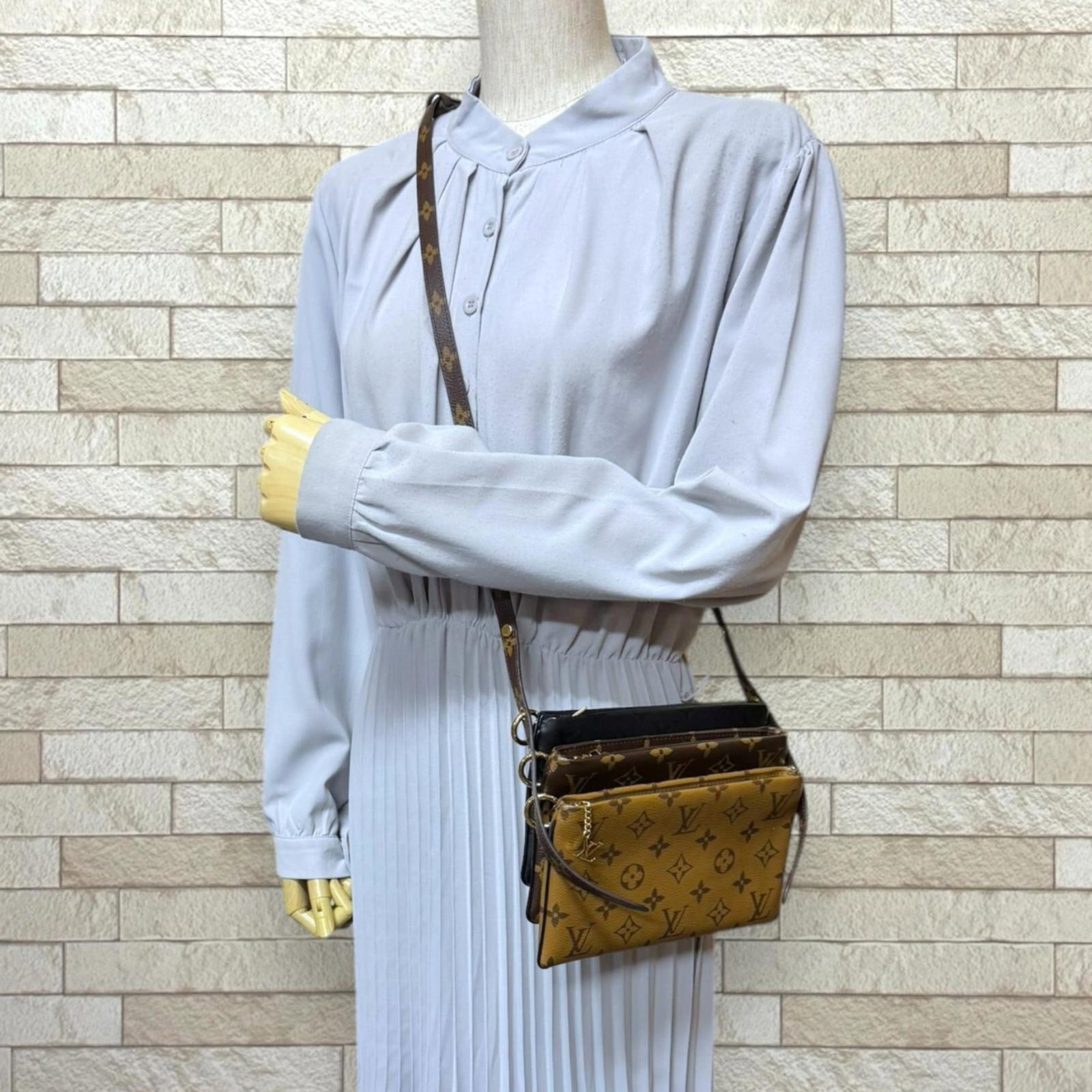 Monogram Reverse Pochette Bag Shoulder Louis Vuitton - 2