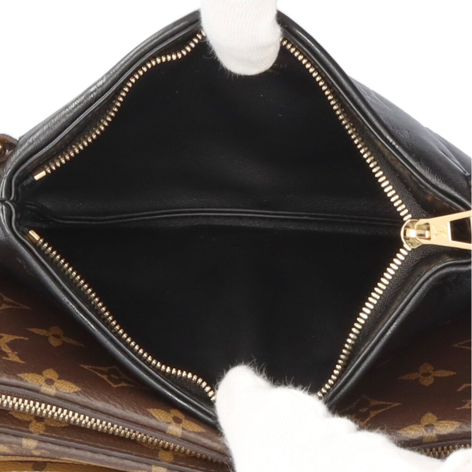 Monogram Reverse Pochette Bag Shoulder Louis Vuitton - 8