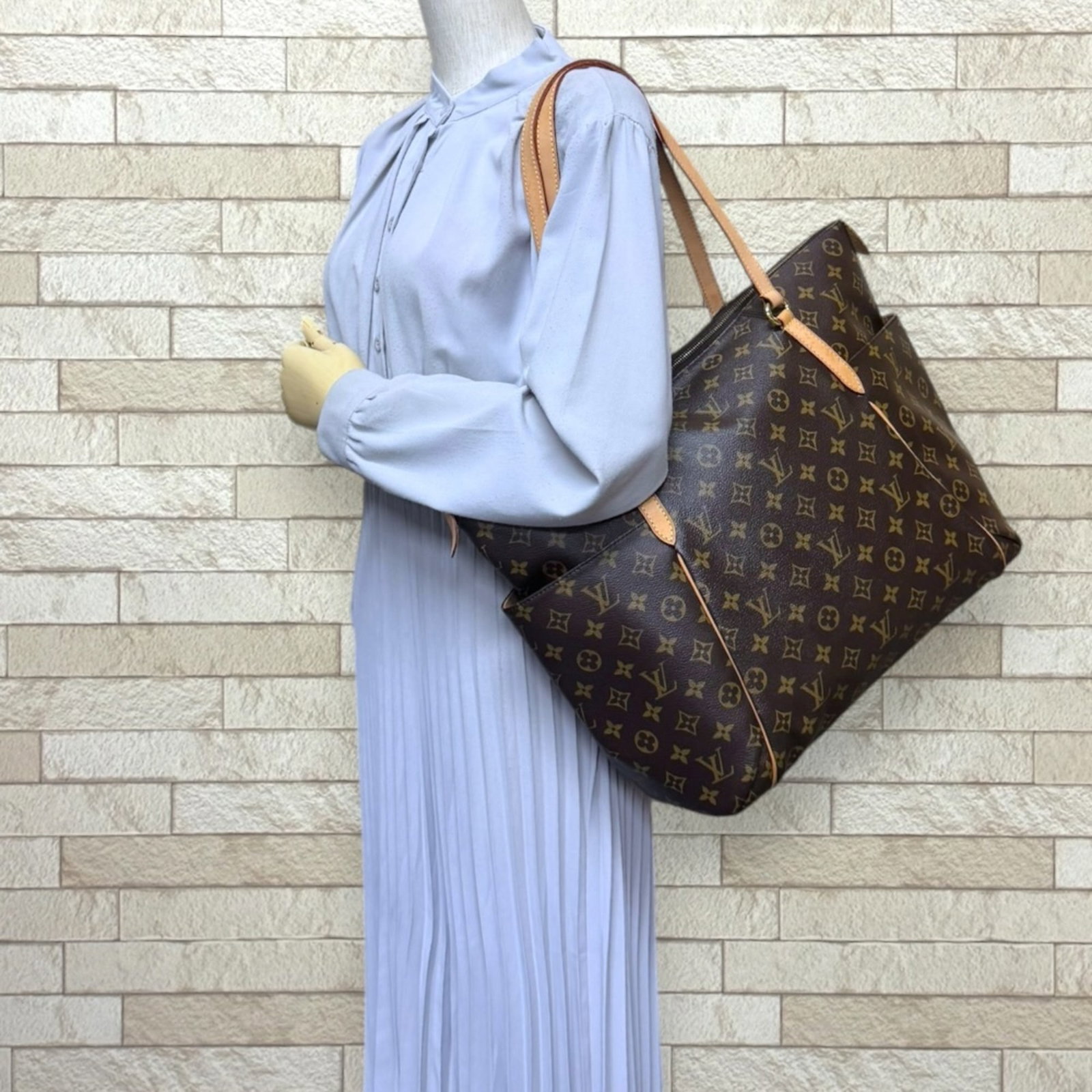 Louis Vuitton Monogram Tote - 2