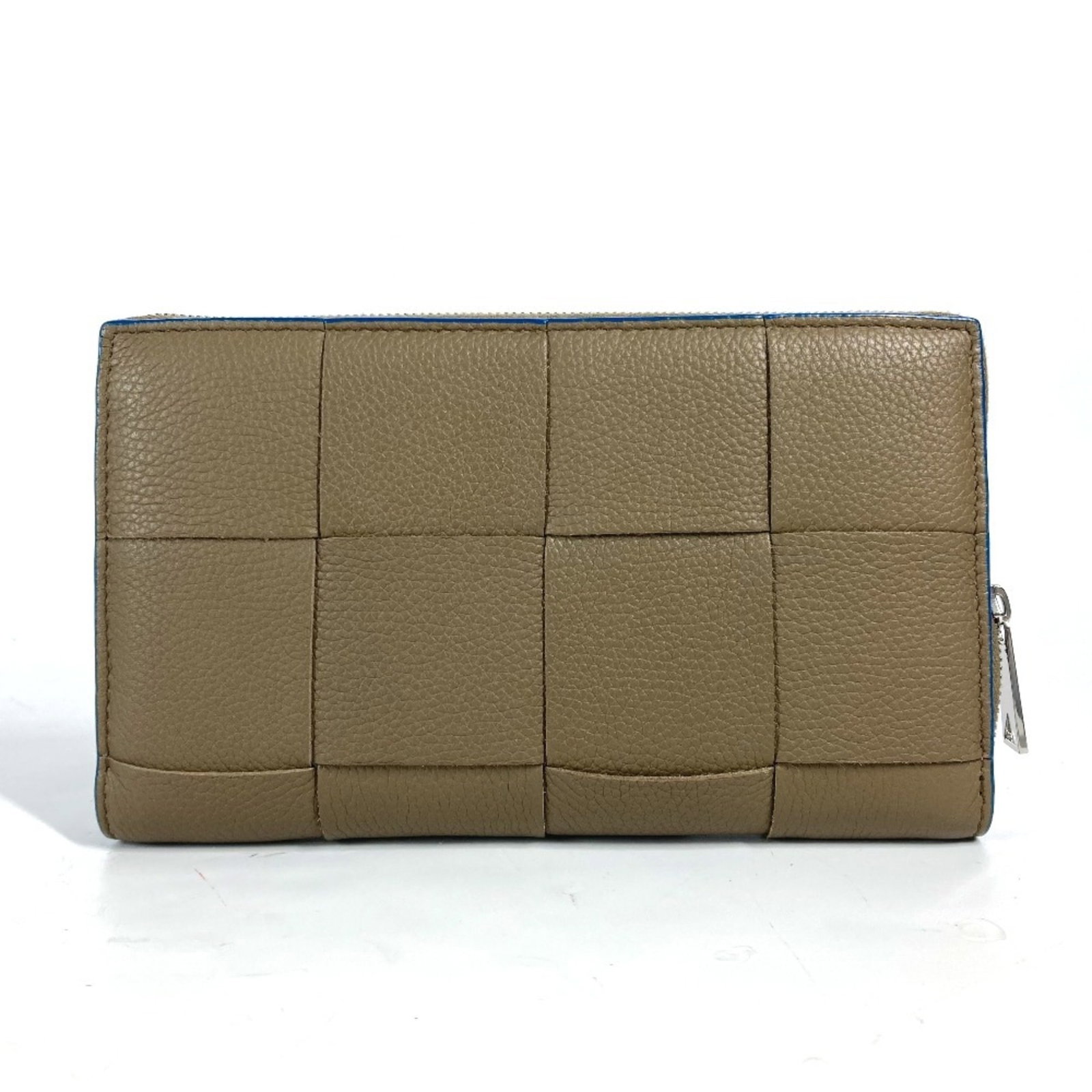 Bottega Veneta Long Wallet (Bi-Fold) Leather: Bottega Veneta Long Wallet (Bi-Fold) Leather Bottega Veneta's Long Wallet (Bi-Fold) Leather is a stylish accessory featuring a classic bi-fold design, crafted from high-quality leather in a choice of 