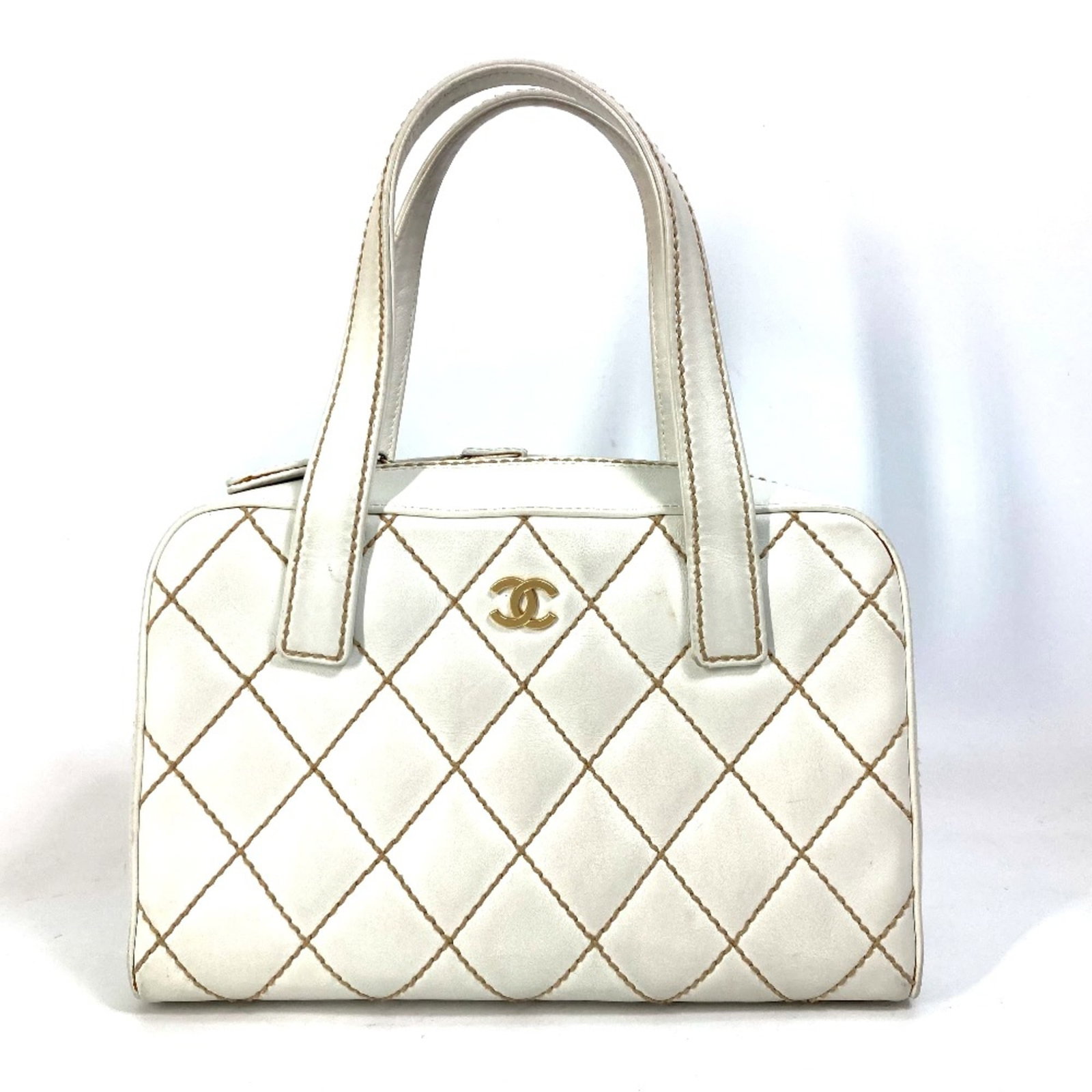 Handbag Leather from Chanel: Handbag Leather from Chanel This Chanel handbag features genuine white leather construction, measuring 18cm x 27.5cm x 10cm in size. The item bears a serial number (8051***). Item Specifics: Brand: