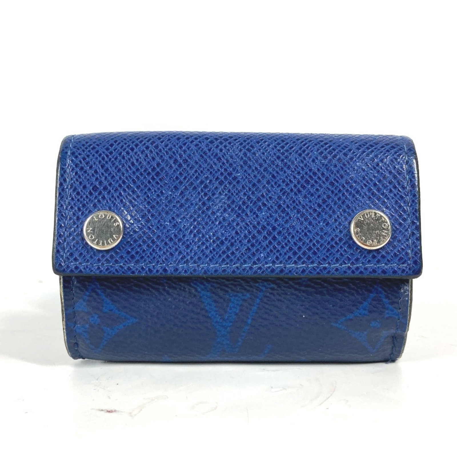 Louis Vuitton Wallet (Tri-Fold) Taigarama Monogram: Louis Vuitton Wallet (Tri-Fold) Taigarama Monogram The Louis Vuitton Wallet (Tri-Fold) Taigarama Monogram is a stylish and functional accessory, featuring the iconic Taigarama Monogram pattern in a st