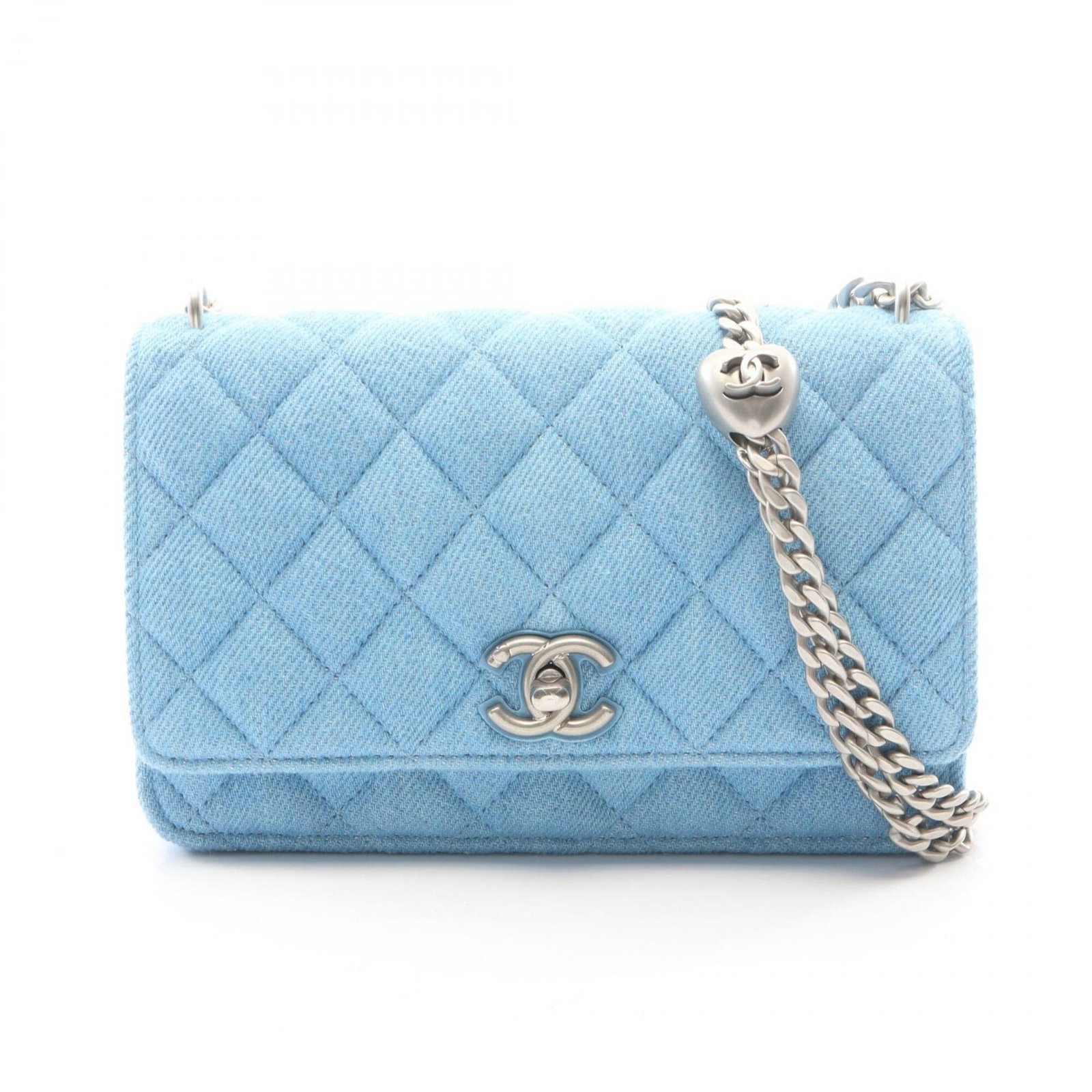 Shoulder Bag Denim Handbag: Shoulder Bag Denim Handbag Denim blue shoulder bag with a classic design, measuring 12cm x 19cm x 3cm. This Chanel-style handbag features a sturdy denim material and a signature style that's both