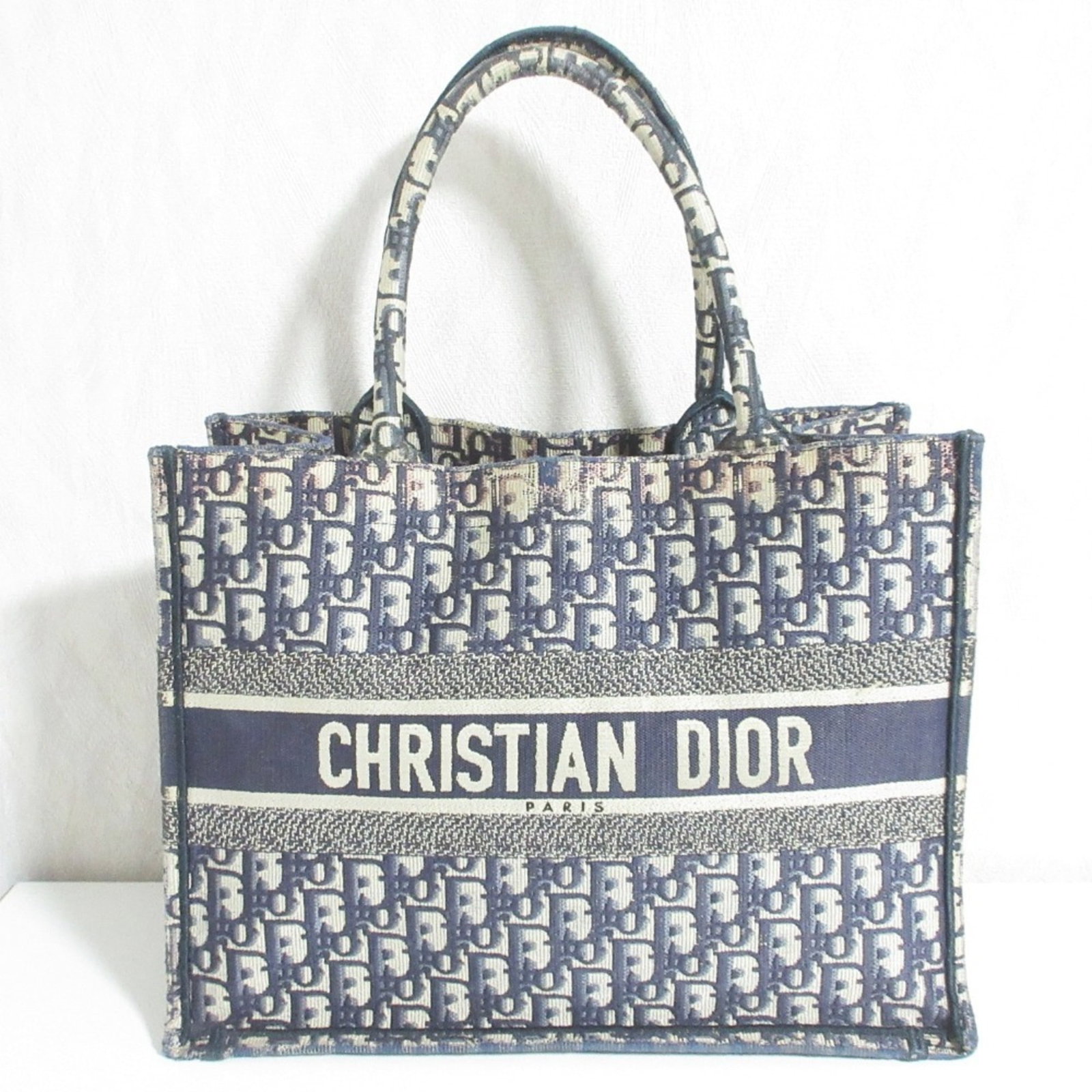Christian Dior Handbag Tote Bag: Christian Dior Handbag Tote Bag Navy Christian Dior Handbag Tote Bag, 27cm x 35.5cm x 16cm, features a signature and is made of a classic design with a 42.5cm handle. This tote bag is a timeless