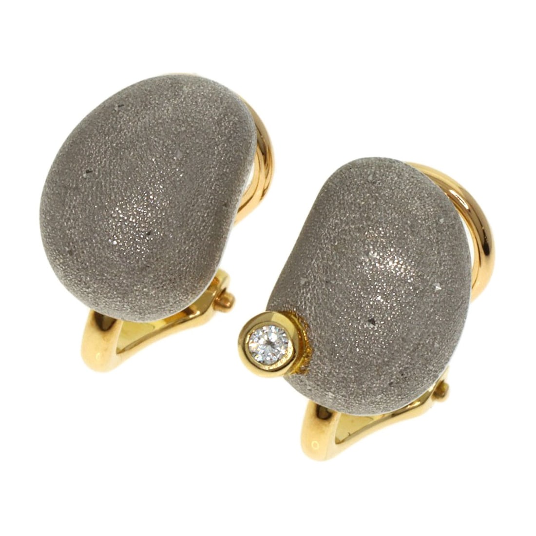 1P Diamond K18 Yellow Gold Pt900 Earring Nobuko Ishikawa: 1P Diamond K18 Yellow Gold Pt900 Earring Nobuko Ishikawa K18 Yellow Gold Pt900 Earring by Nobuko Ishikawa boasts a striking gold design, adorned with a high-quality diamond. The exceptional craftsmans