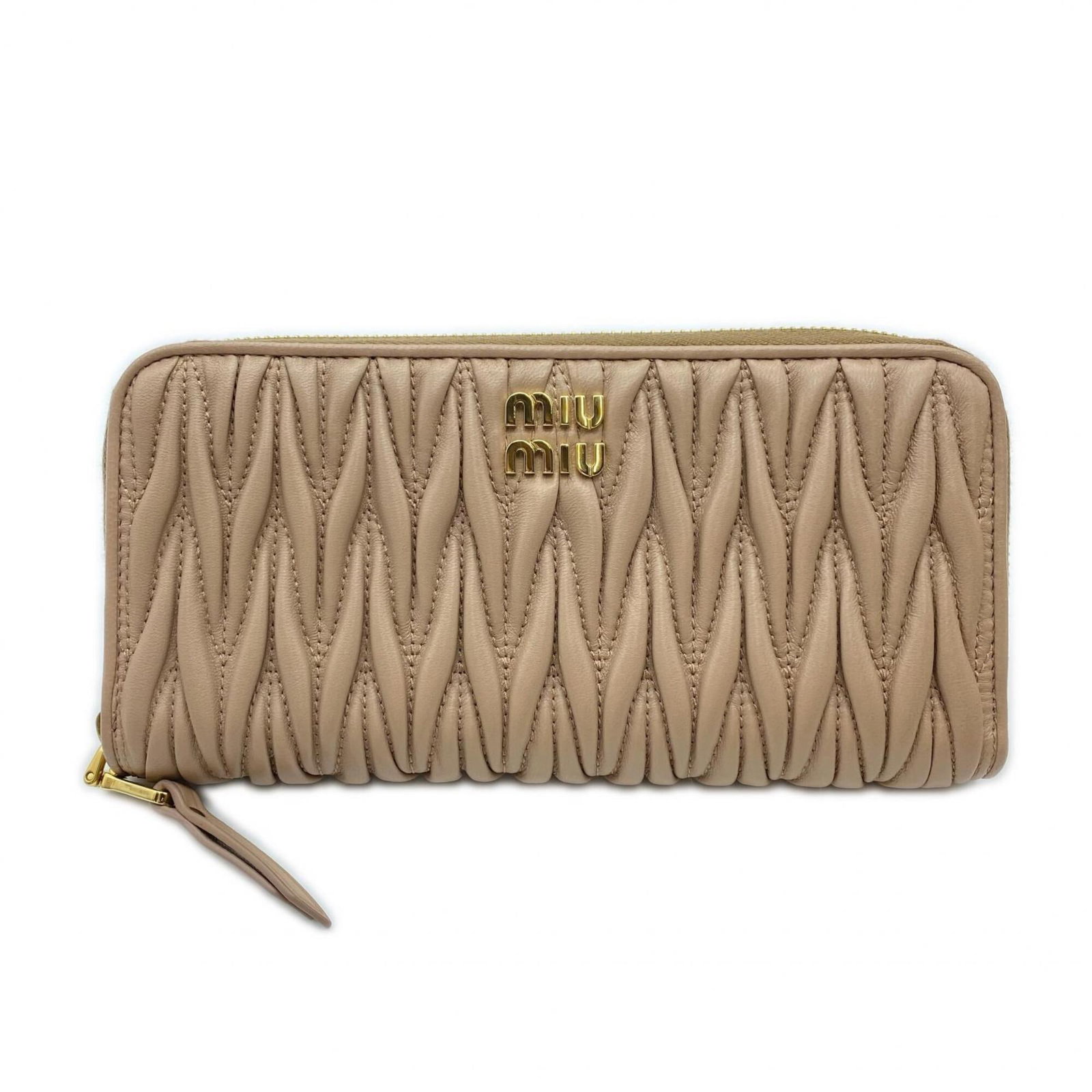 Miu Long Wallet (Bi-Fold) Leather: Miu Long Wallet (Bi-Fold) Leather Pink beige lambskin Miu Miu bi-fold wallet with a zipper closure, measuring 10cm x 19.5cm x 2.5cm. This long wallet features a classic design and is made from
