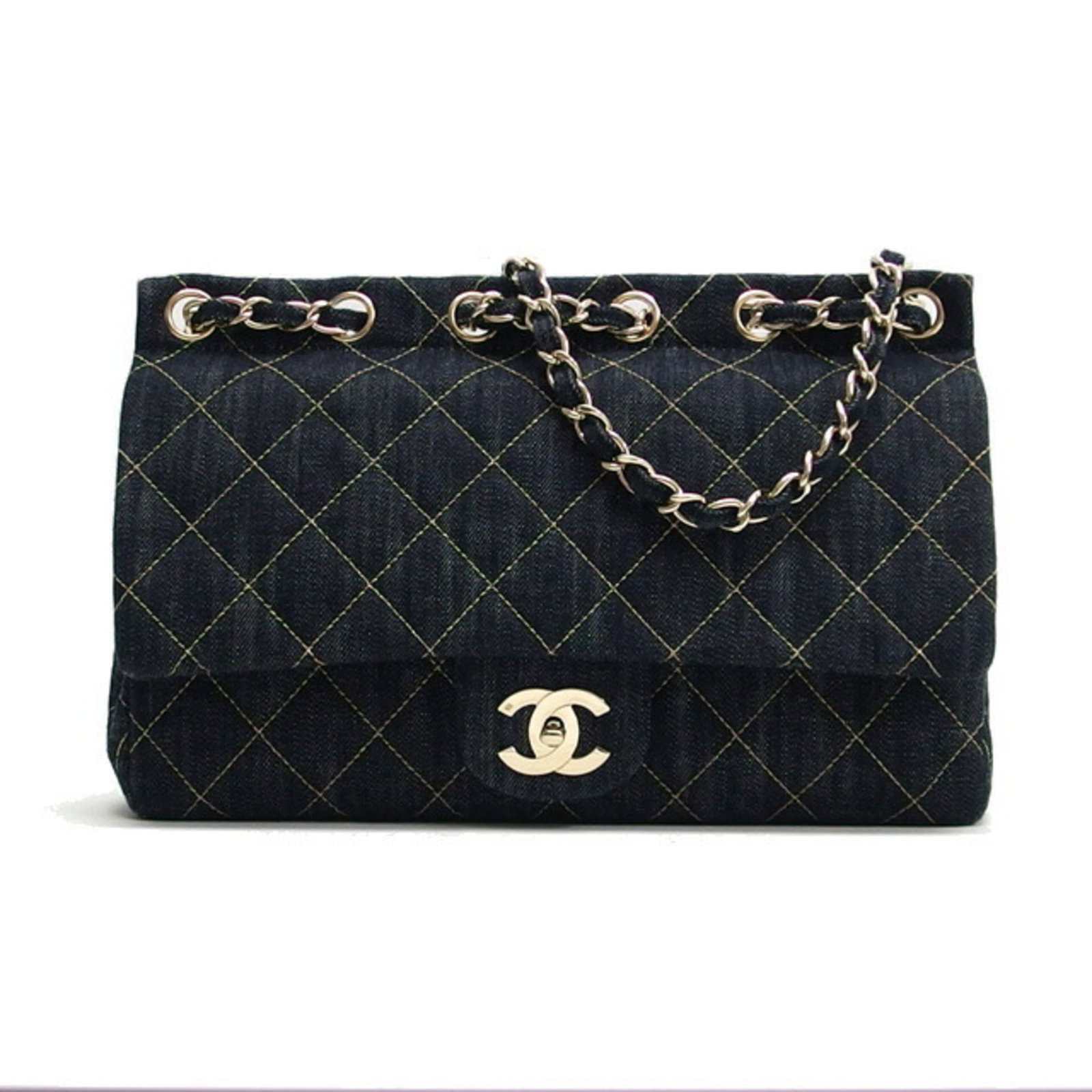 Shoulder Bag Denim Chanel: Shoulder Bag Denim Chanel Denim shoulder bag from Chanel, featuring a unique denim material and classic design. This bag measures 20cm x 32cm x 8cm and comes with a box, dust bag, and guarantee card.