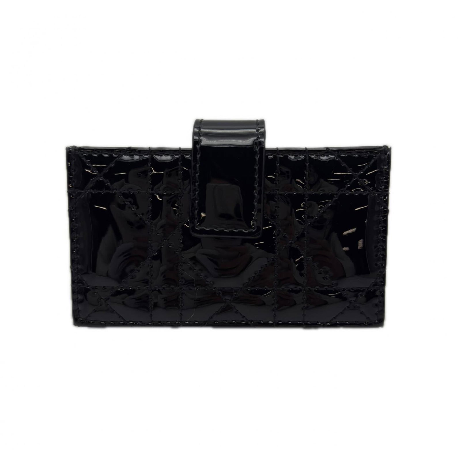 Patent Leather Card Case Christian Dior: Patent Leather Card Case Christian Dior Patent leather card case from Christian Dior, featuring a sleek black finish and precise dimensions of 6cm x 10.5cm x 2cm. The case's patent leather material gi