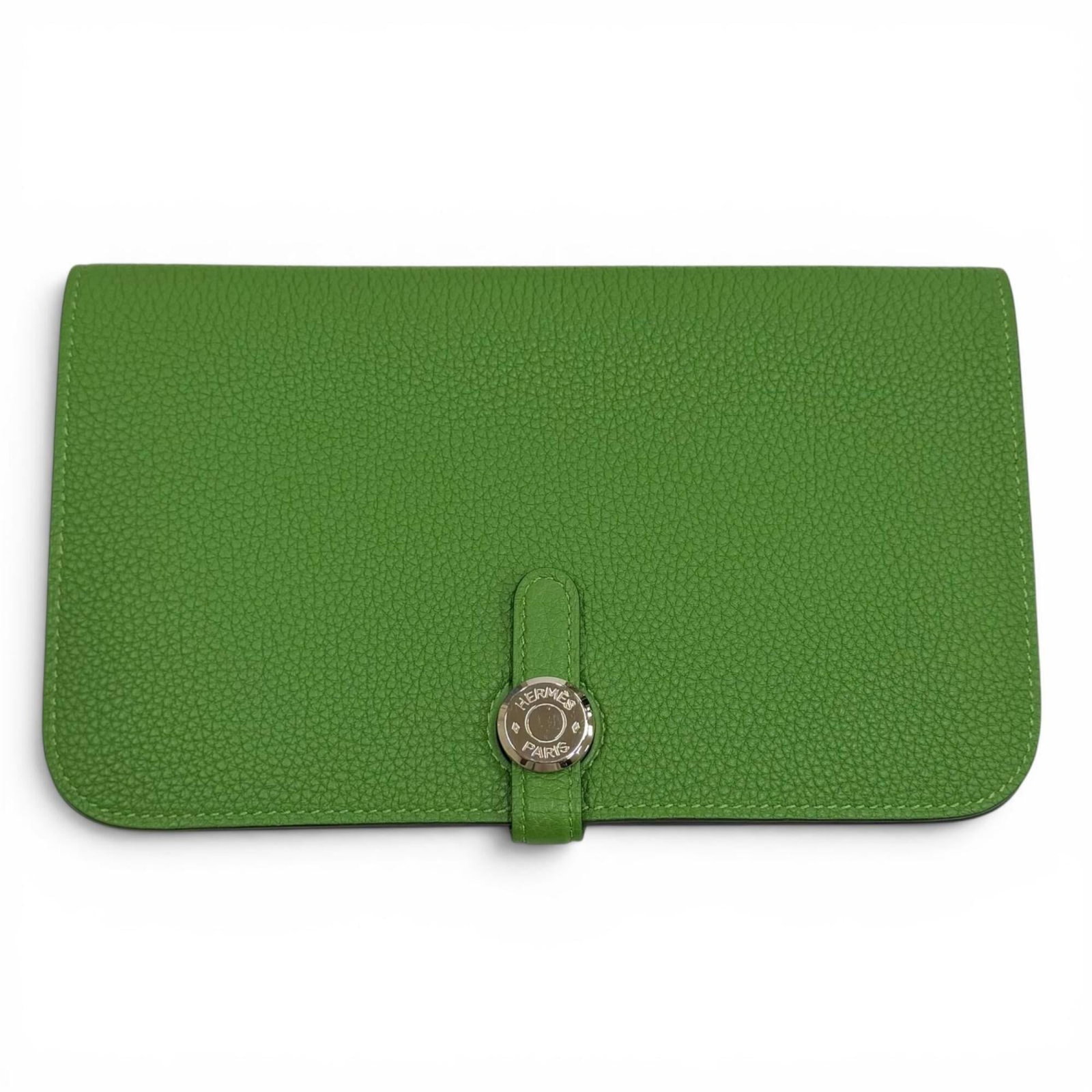 Hermes Long Wallet (Bi-Fold) Togo Leather: Hermes Long Wallet (Bi-Fold) Togo Leather Togo leather provides a rich, earthy tone to this bi-fold wallet from Hermes, with a classic design that suits everyday carry. Measuring 12cm x 20cm, the