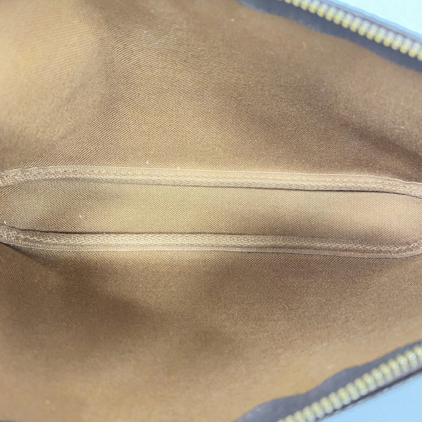 Louis Vuitton Pouch - 4