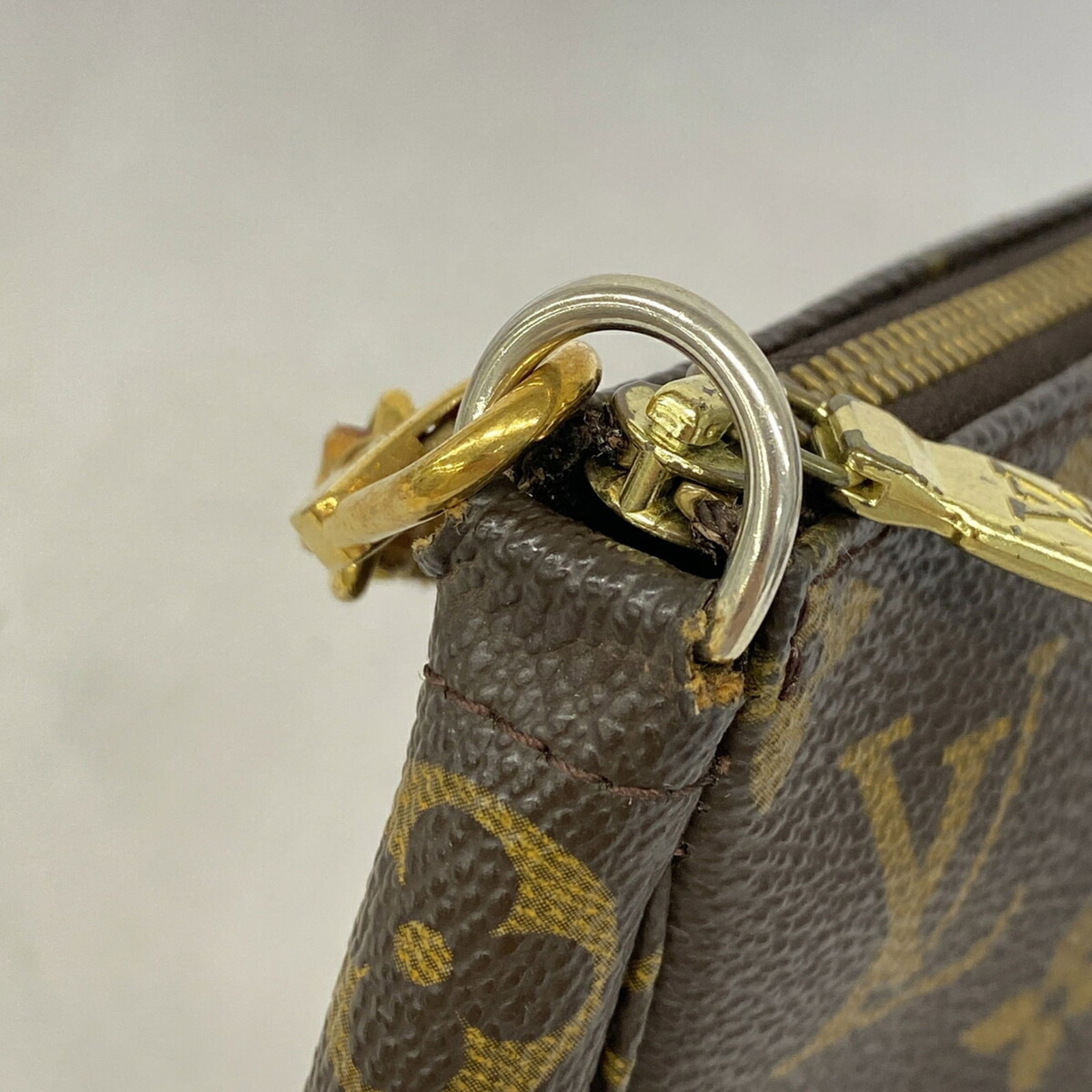 Louis Vuitton Pouch - 7