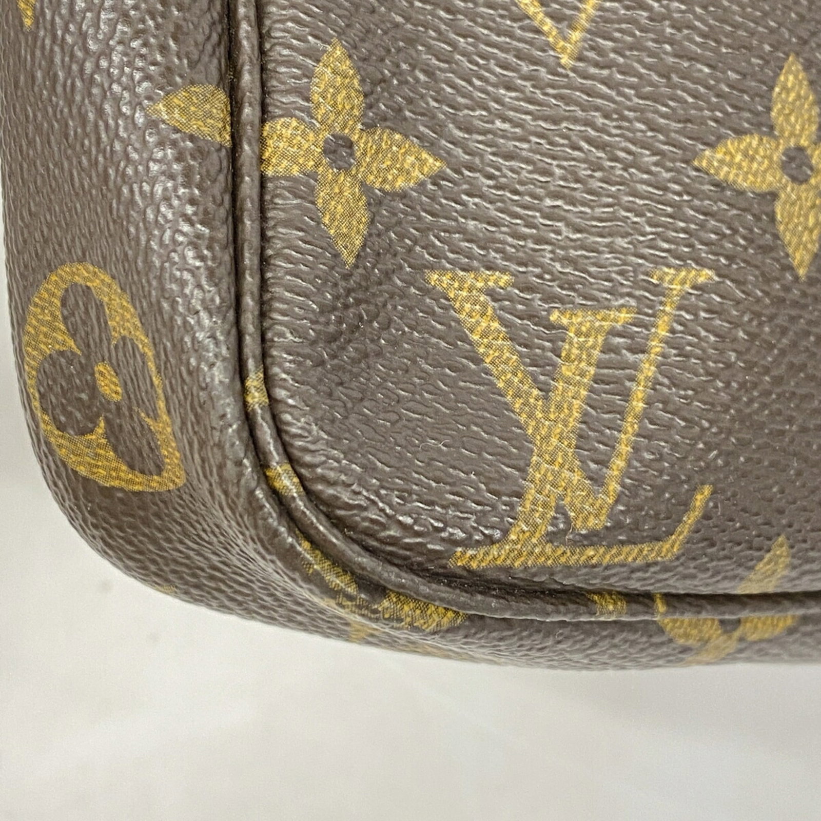 Louis Vuitton Pouch - 8