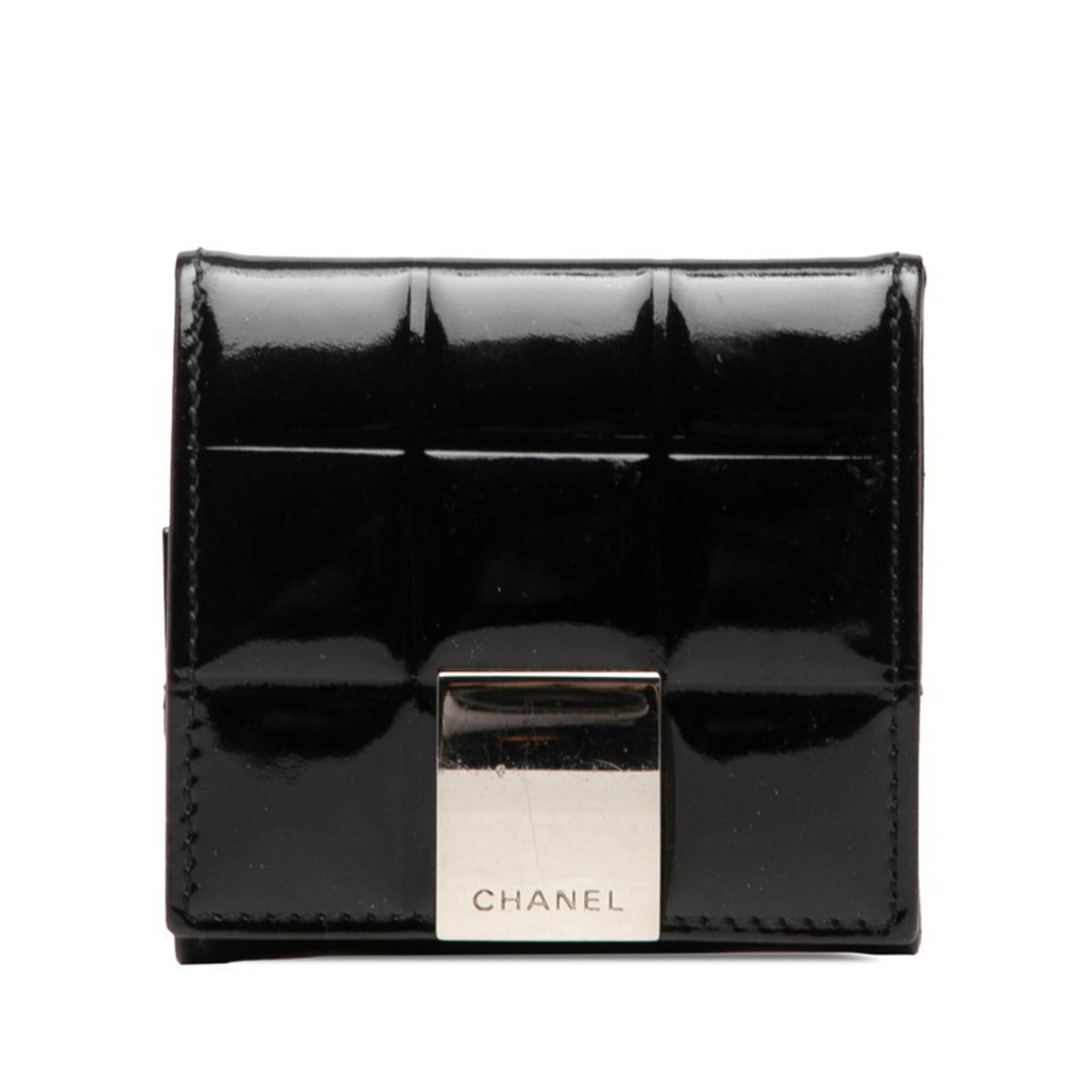 Coin purse from Chanel: Coin purse from Chanel The Chanel coin purse is a sleek and sophisticated accessory, measuring 8cm x 8.2cm x 2cm in size, with a striking black color. Its compact design makes it a practical and