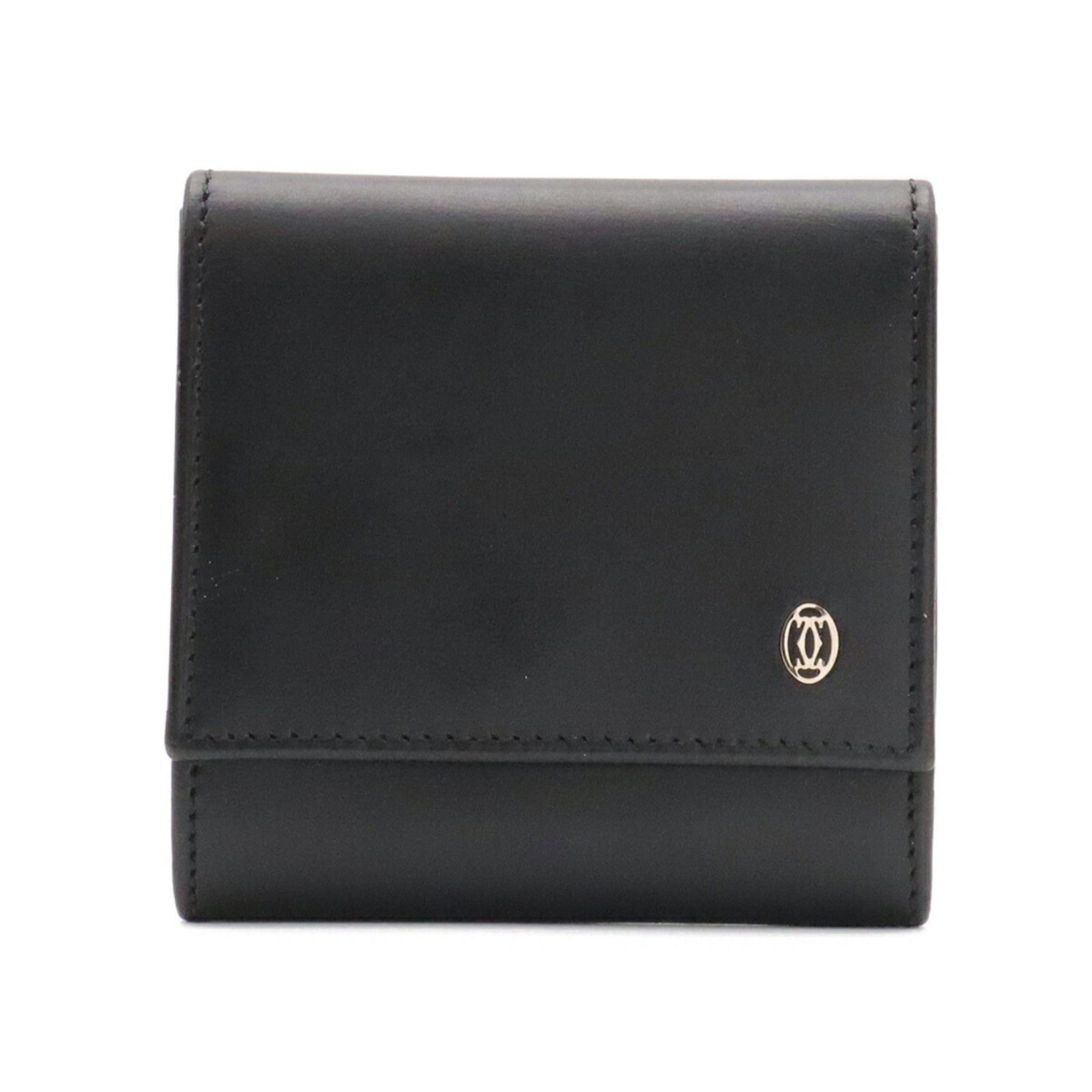 Coin Case Leather Purse Cartier: Coin Case Leather Purse Cartier Cartier's iconic coin case design is showcased in this sleek black leather purse, measuring 8cm x 8cm. Made from high-quality calfskin, the durable and stylish piece fe