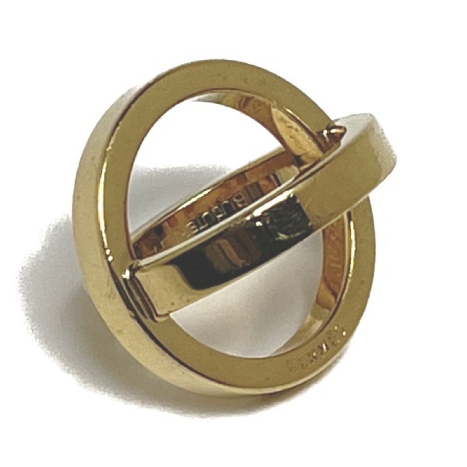 Hermes Ring Scarf: Hermes Ring Scarf The Hermes Ring Scarf is a gold-plated accessory featuring a compact, 2.5cm x 2.5cm design. This stylish scarf ring bears a signature, adding a touch of elegance to any outfit. Its