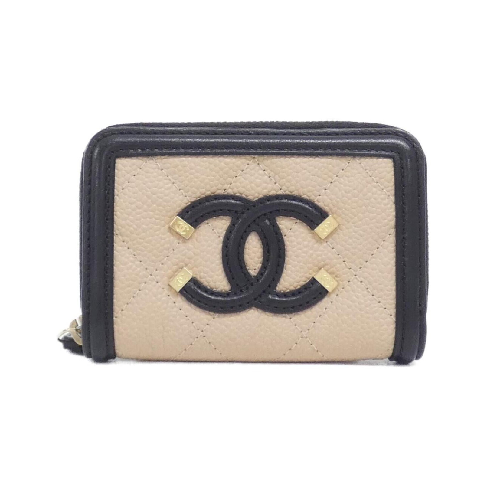 Coin Case Grained Calfskin by Chanel: Coin Case Grained Calfskin by Chanel Grained Calfskin Coin Case by Chanel boasts a timeless design with a classic beige and black color combination. Made from high-quality grained calfskin, this coin