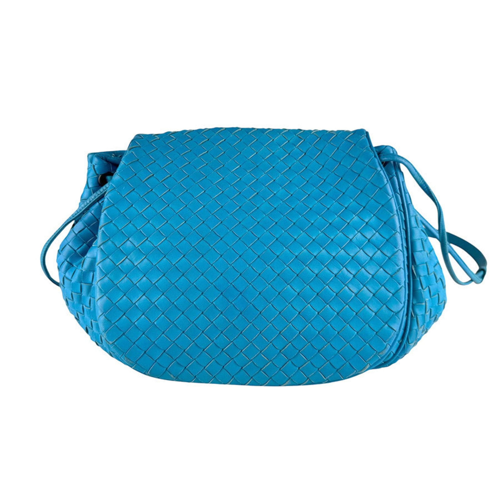 Intrecciato Bag Veneta Bottega: Intrecciato Bag Veneta Bottega The Intrecciato Bag Veneta Bottega is a stunning Italian shoulder bag, expertly crafted with Intrecciato material that adds a touch of elegance to any outfit. Measuring