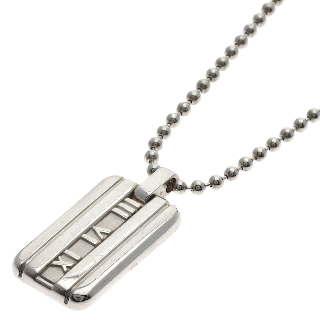 Silver Necklace Atlas Tag Tiffany&Co.: Silver Necklace Atlas Tag Tiffany&Co. Silver Necklace Atlas Tag Tiffany&Co. is a striking piece featuring a silver material and a 15.7inch length. The necklace bears a Tiffany&Co. tag, a well-known
